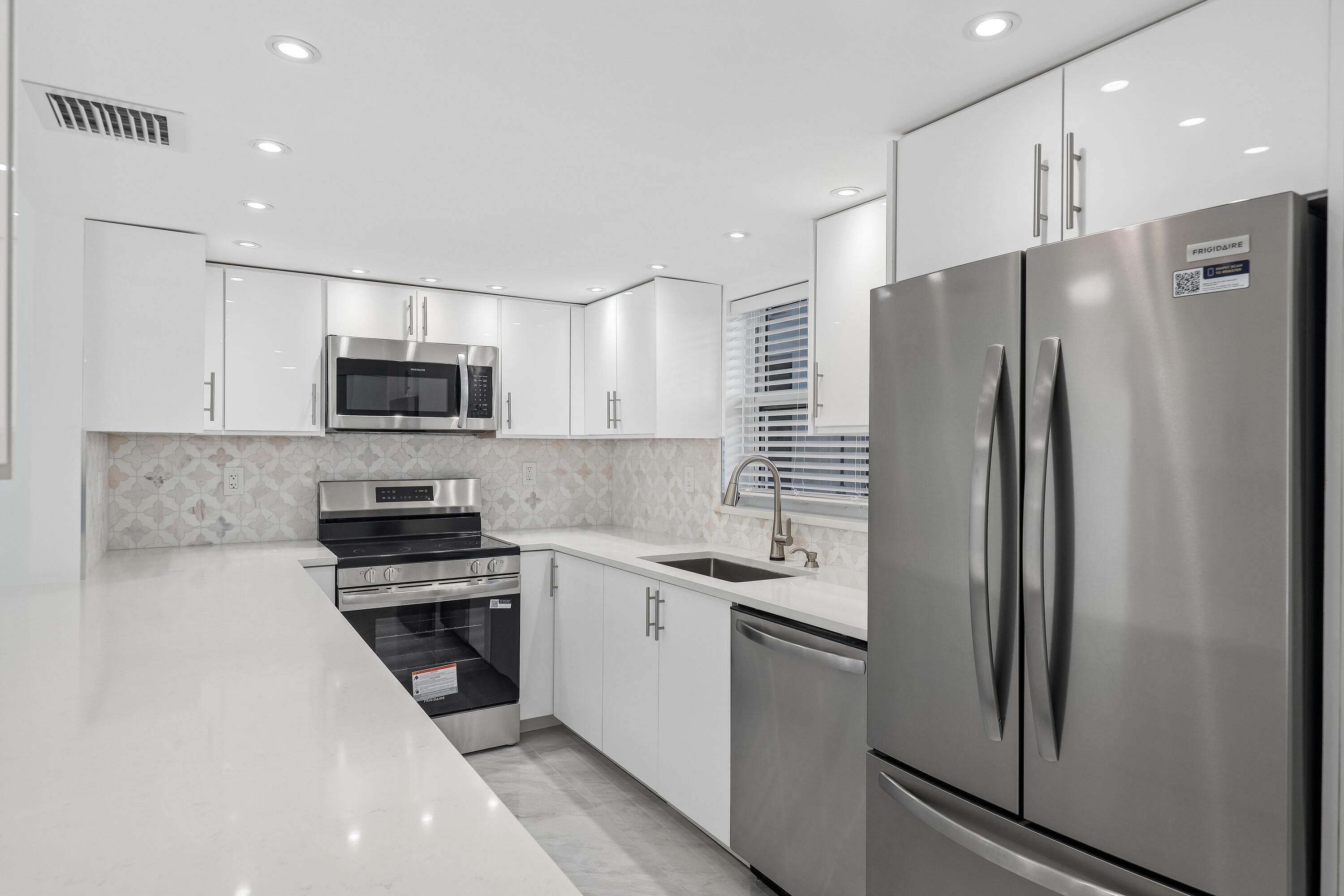 711 N Birch Road 204