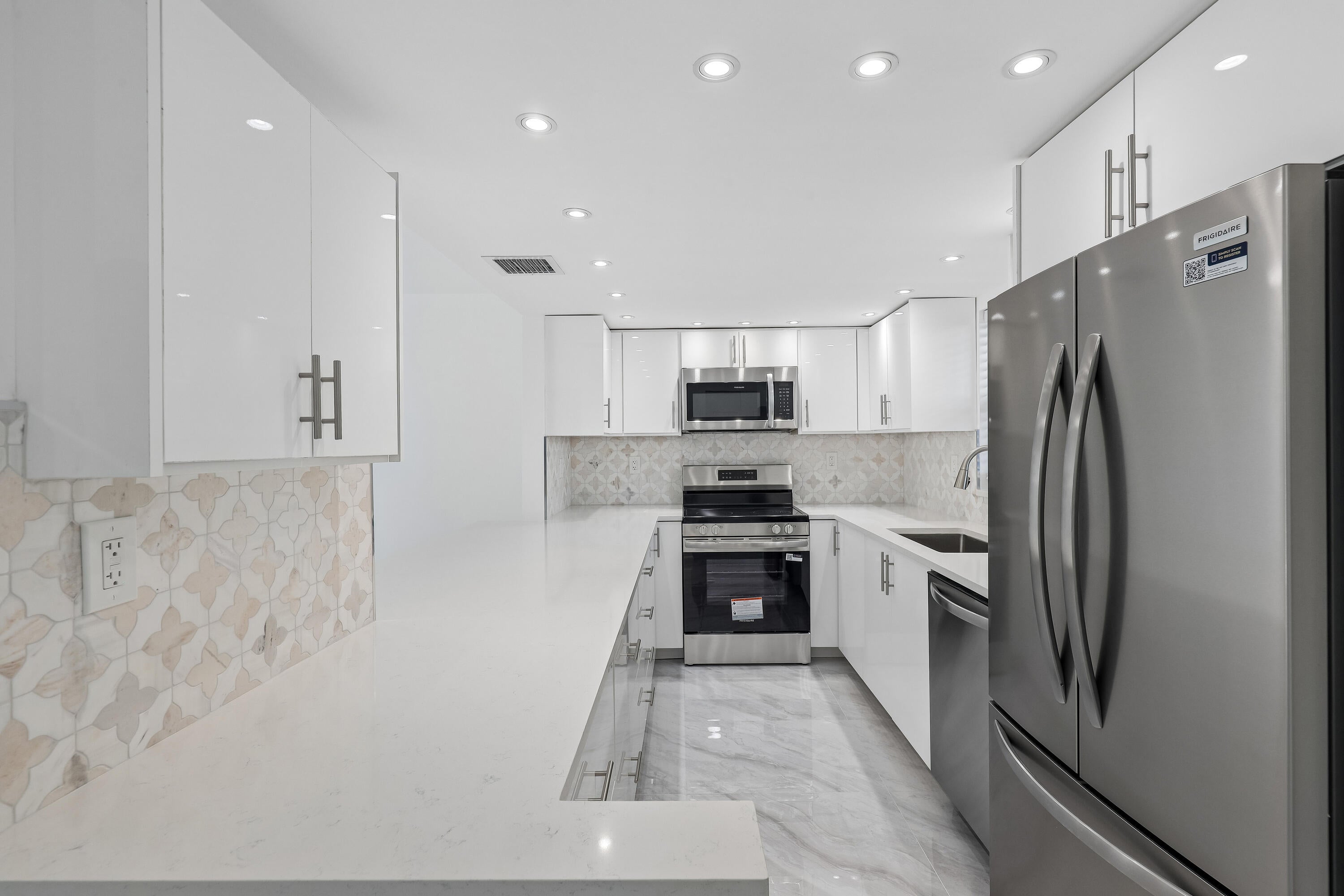 711 N Birch Road 204