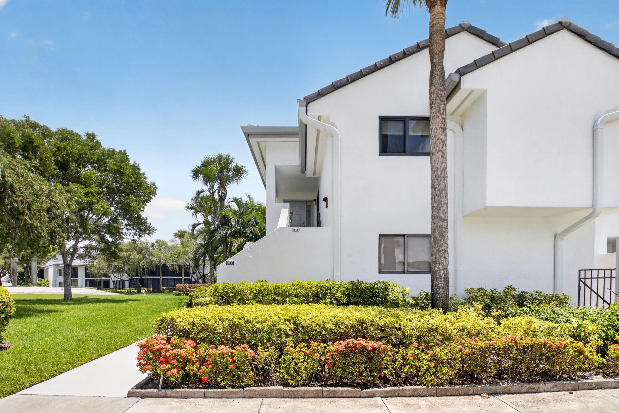7665 Glendevon Lane 1605