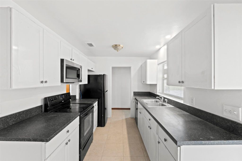 Photo of 2006 N 49th Street, Fort Pierce, FL 34947 (MLS # F10483225)