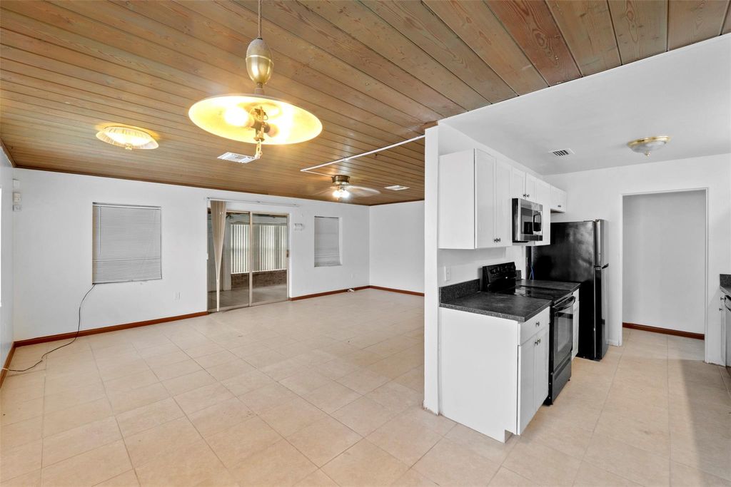 Photo of 2006 N 49th Street, Fort Pierce, FL 34947 (MLS # F10483225)