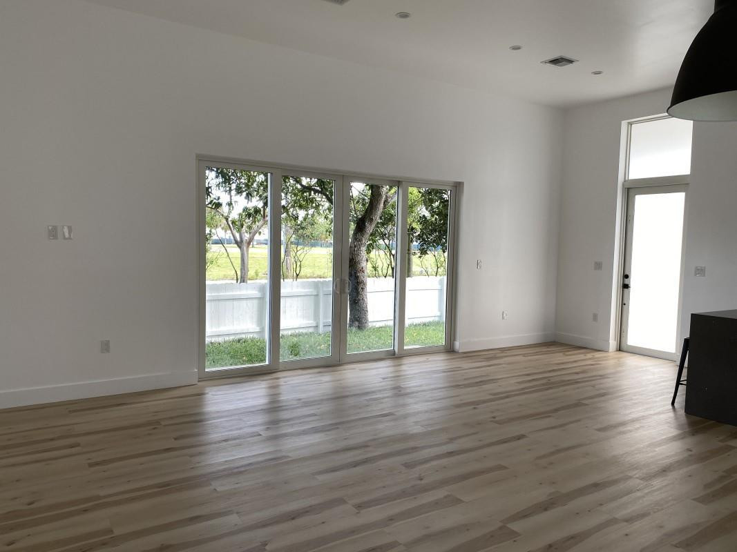 St James Park Delmar 11-2 - Residential Lease