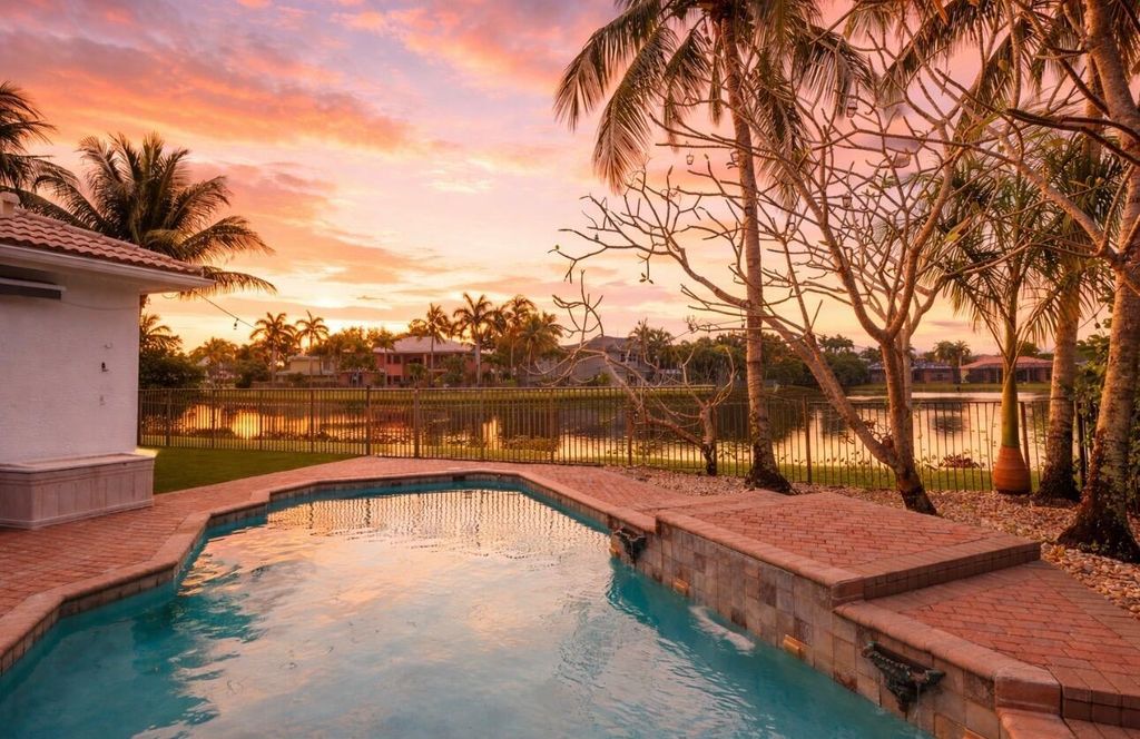 Photo of 10812 Castle Oak Drive, Boynton Beach, FL 33473 (MLS # B26030239)