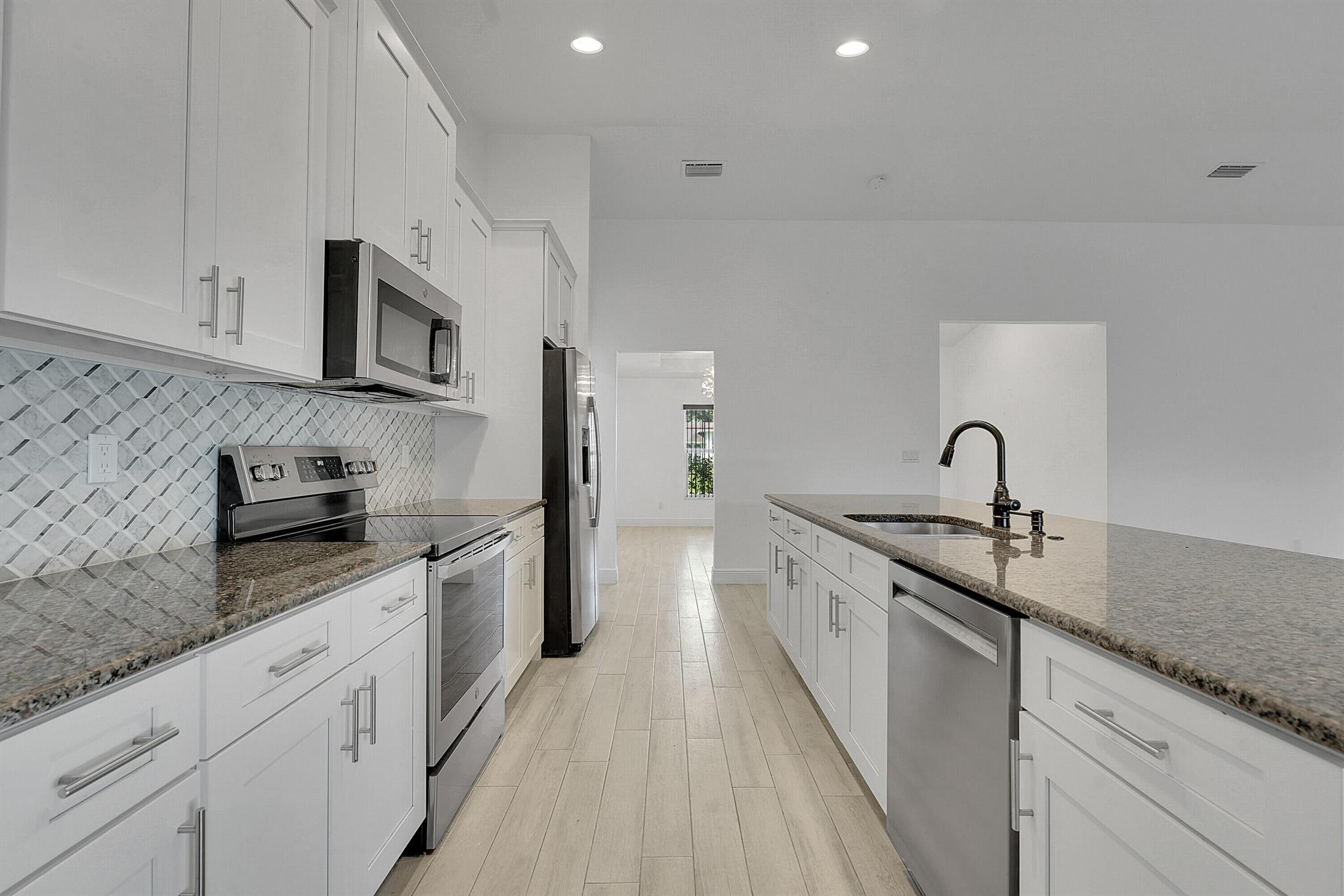 PORT ST LUCIE SECTION 13 - Residential Lease