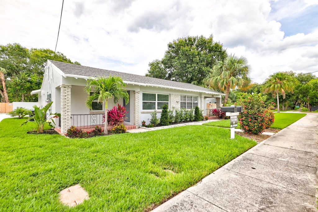 Photo of 1004 Boston Avenue, Fort Pierce, FL 34950 (MLS # R11100829)