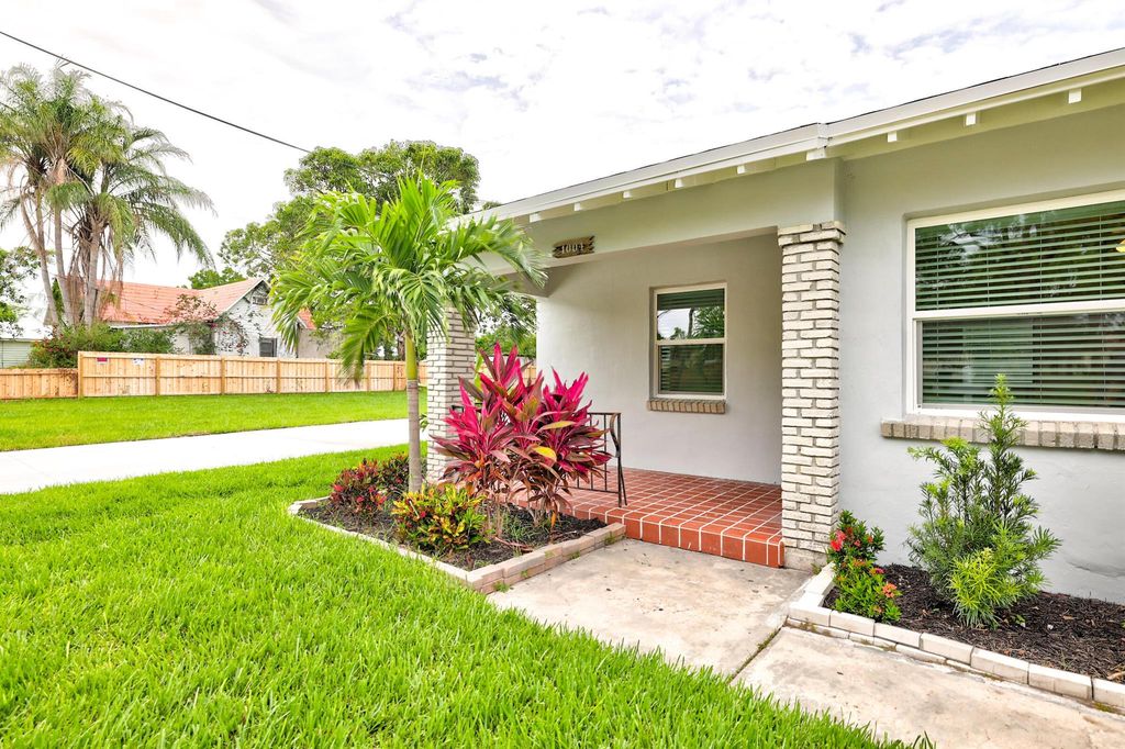Photo of 1004 Boston Avenue, Fort Pierce, FL 34950 (MLS # R11100829)