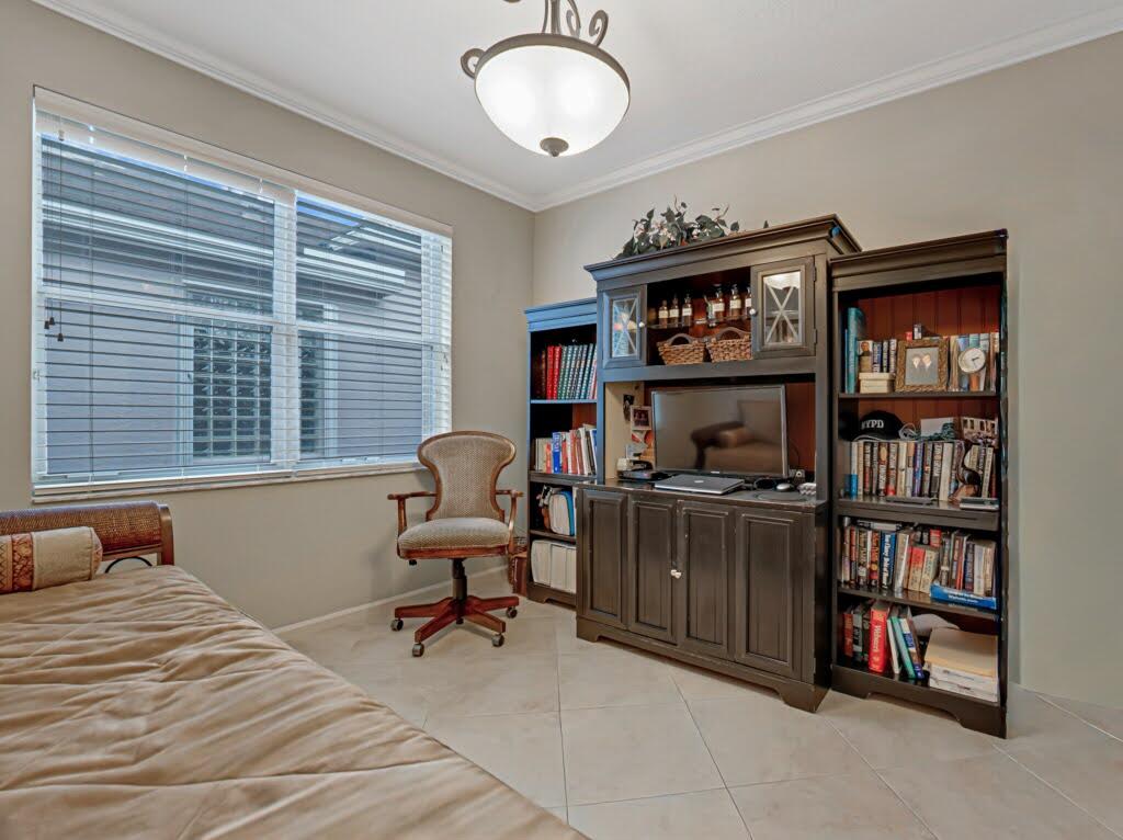 VALENCIA SHORES - Residential