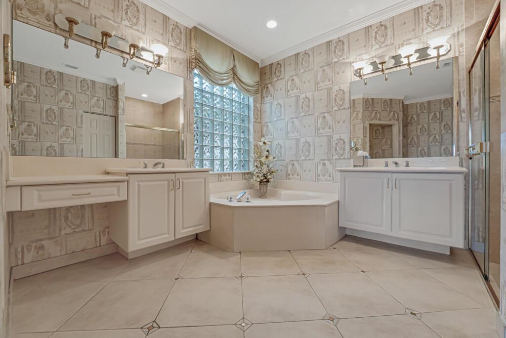 VALENCIA SHORES - Residential