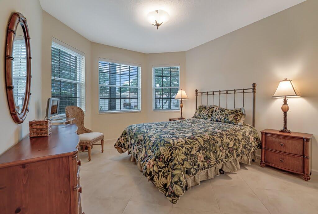 VALENCIA SHORES - Residential