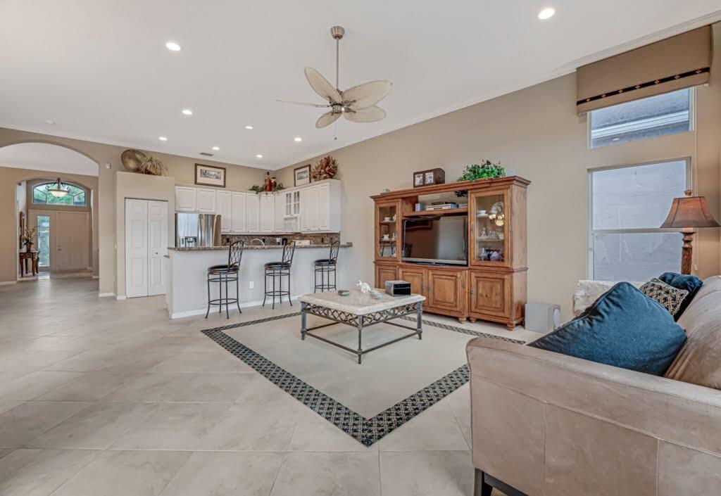 VALENCIA SHORES - Residential