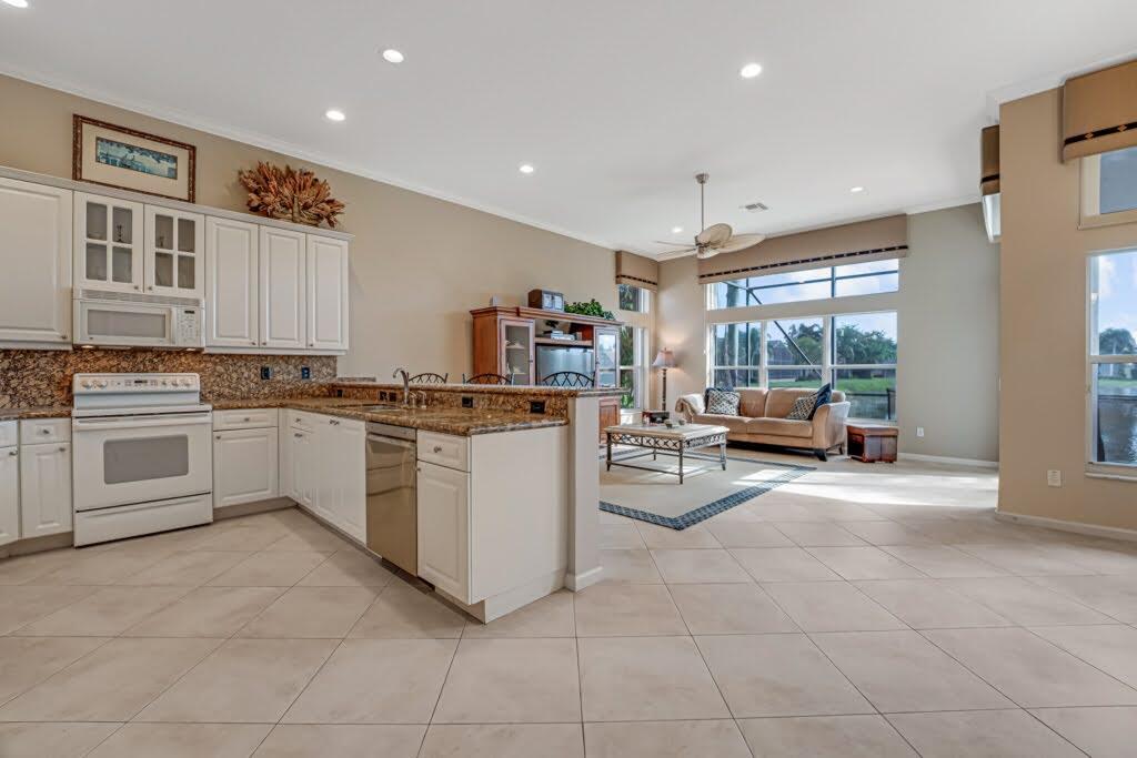 VALENCIA SHORES - Residential