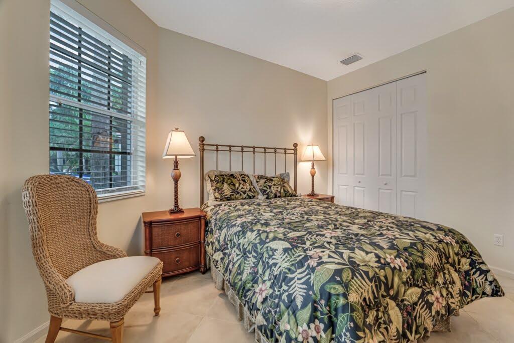 VALENCIA SHORES - Residential