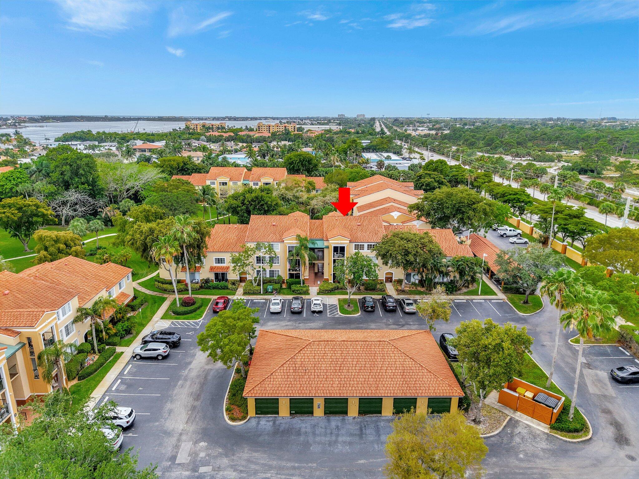 YACHT CLUB ON THE INTRACO - Residential
