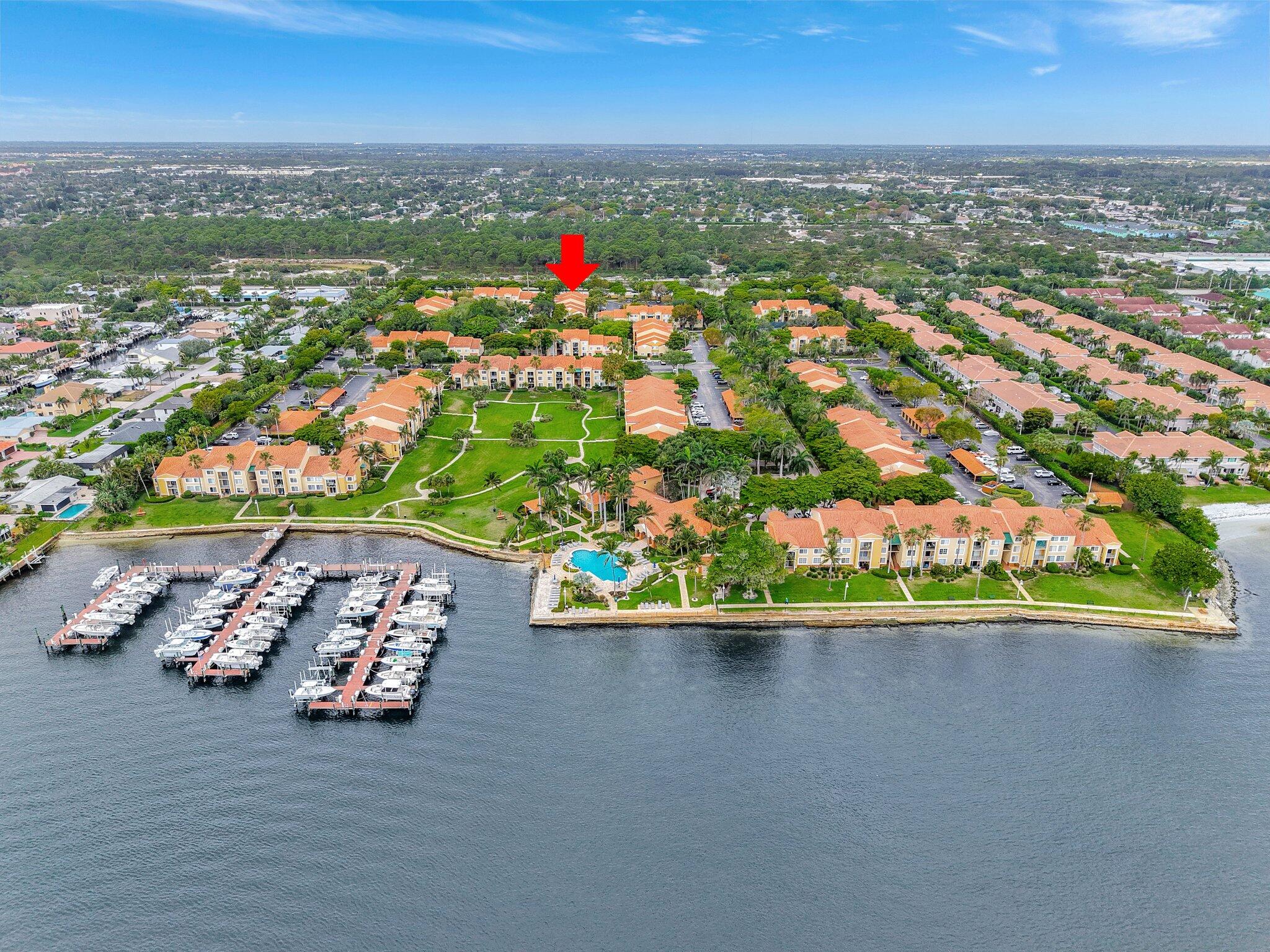 YACHT CLUB ON THE INTRACO - Residential