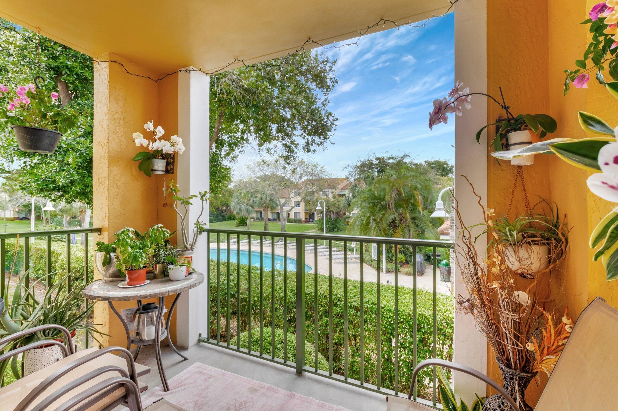 YACHT CLUB ON THE INTRACO - Residential