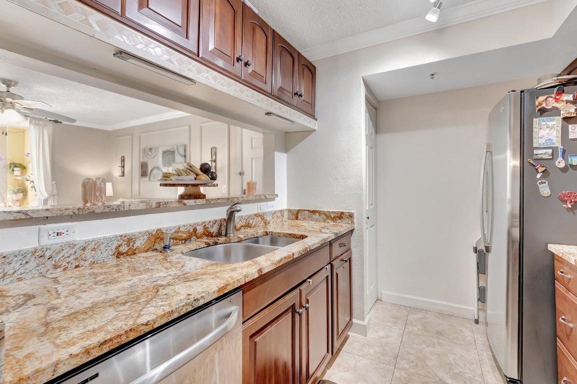 YACHT CLUB ON THE INTRACOASTAL CONDO - Residential