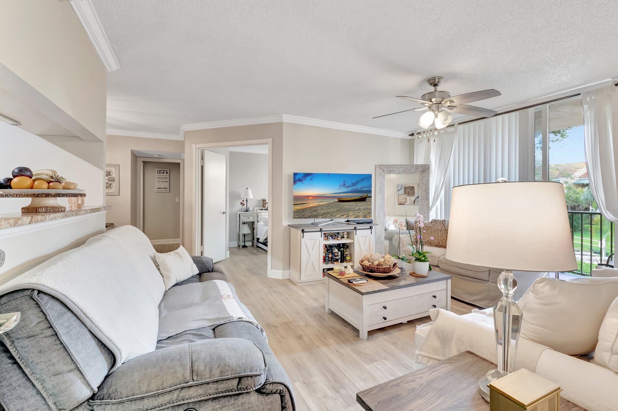 YACHT CLUB ON THE INTRACO - Residential