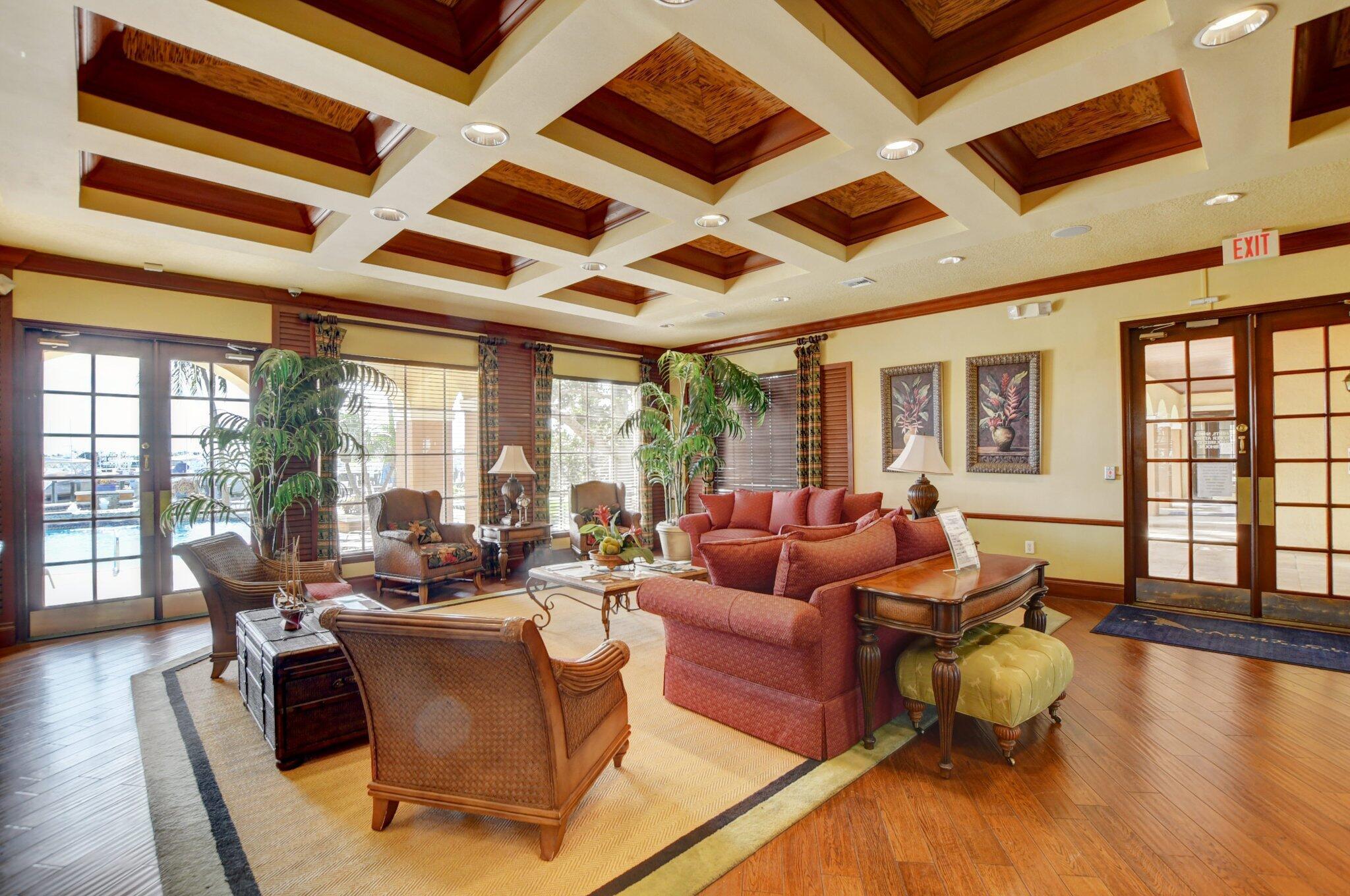 YACHT CLUB ON THE INTRACO - Residential
