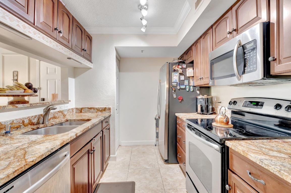 YACHT CLUB ON THE INTRACOASTAL CONDO - Residential