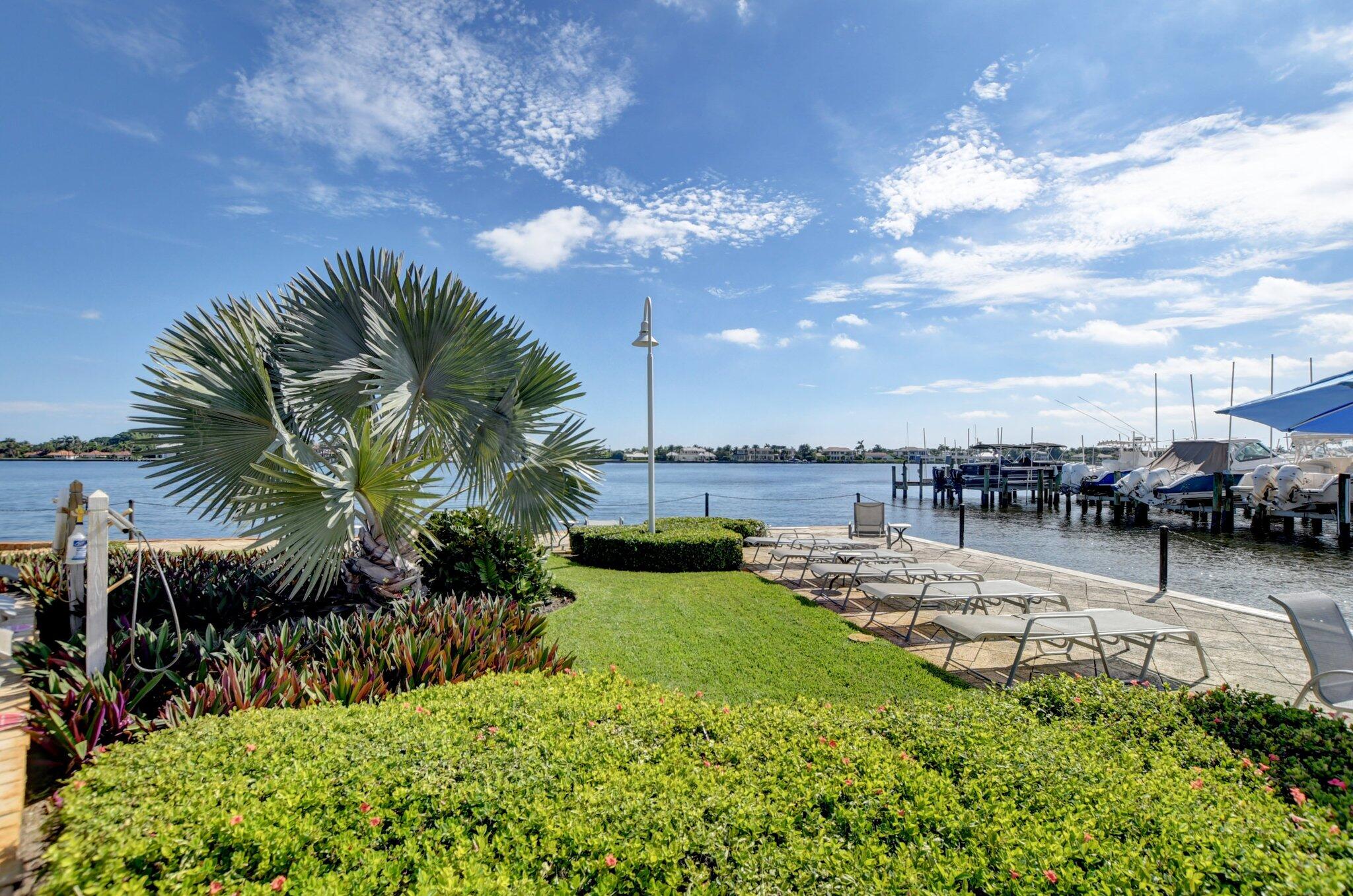 YACHT CLUB ON THE INTRACO - Residential