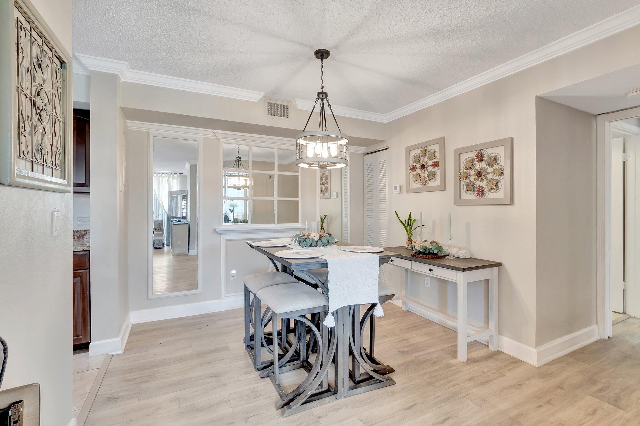 YACHT CLUB ON THE INTRACO - Residential