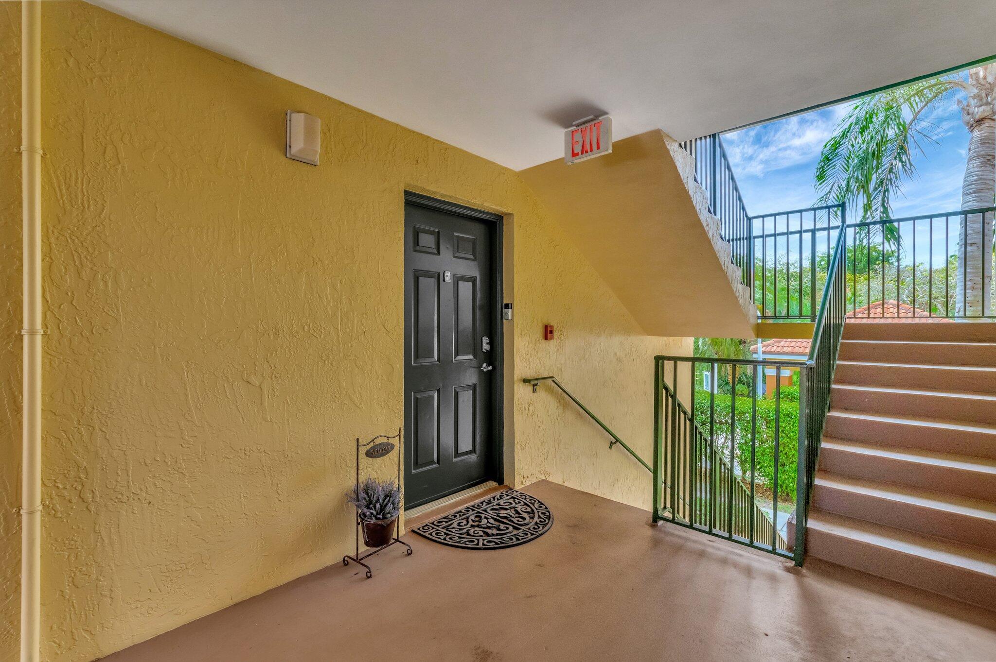 YACHT CLUB ON THE INTRACO - Residential