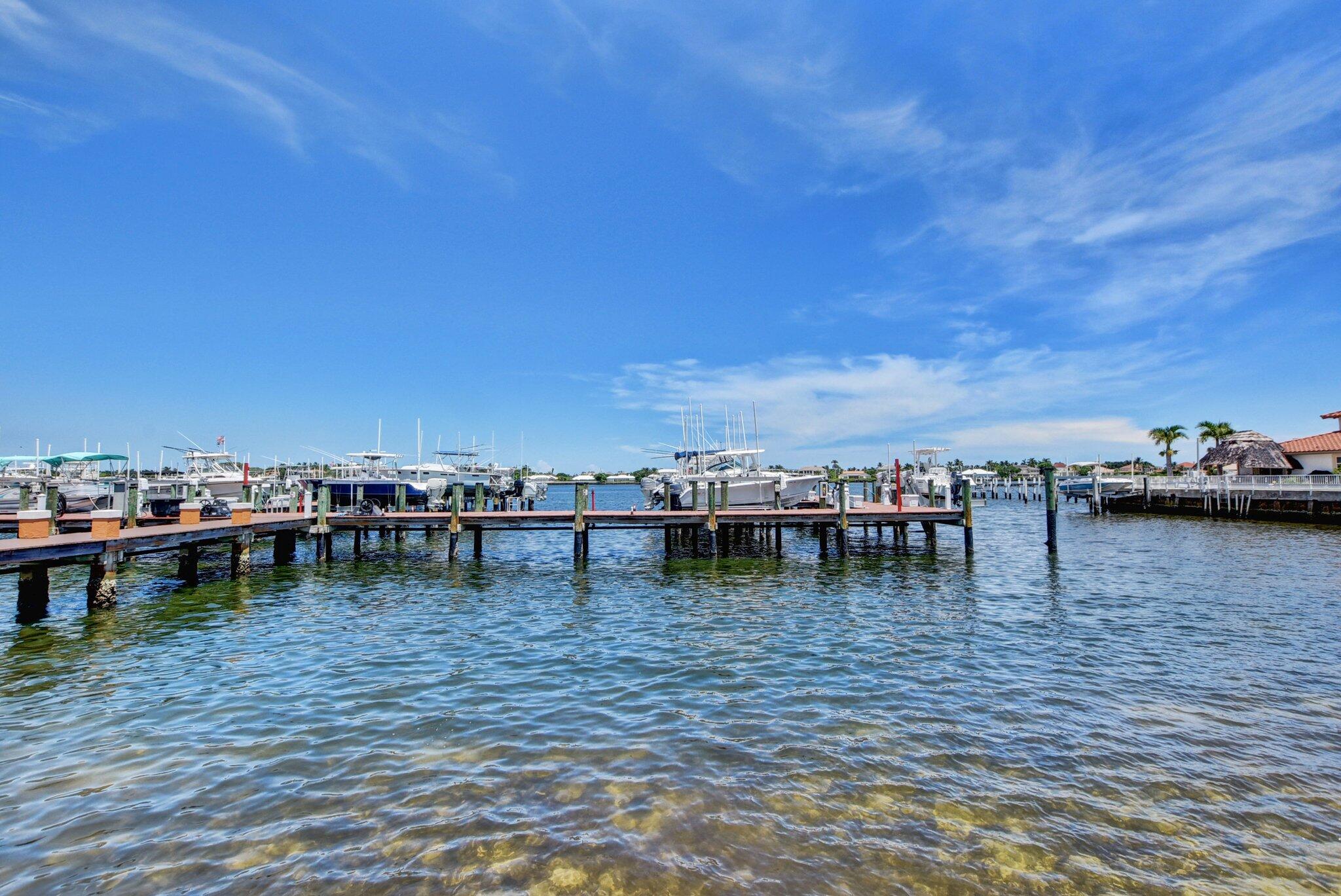 YACHT CLUB ON THE INTRACO - Residential