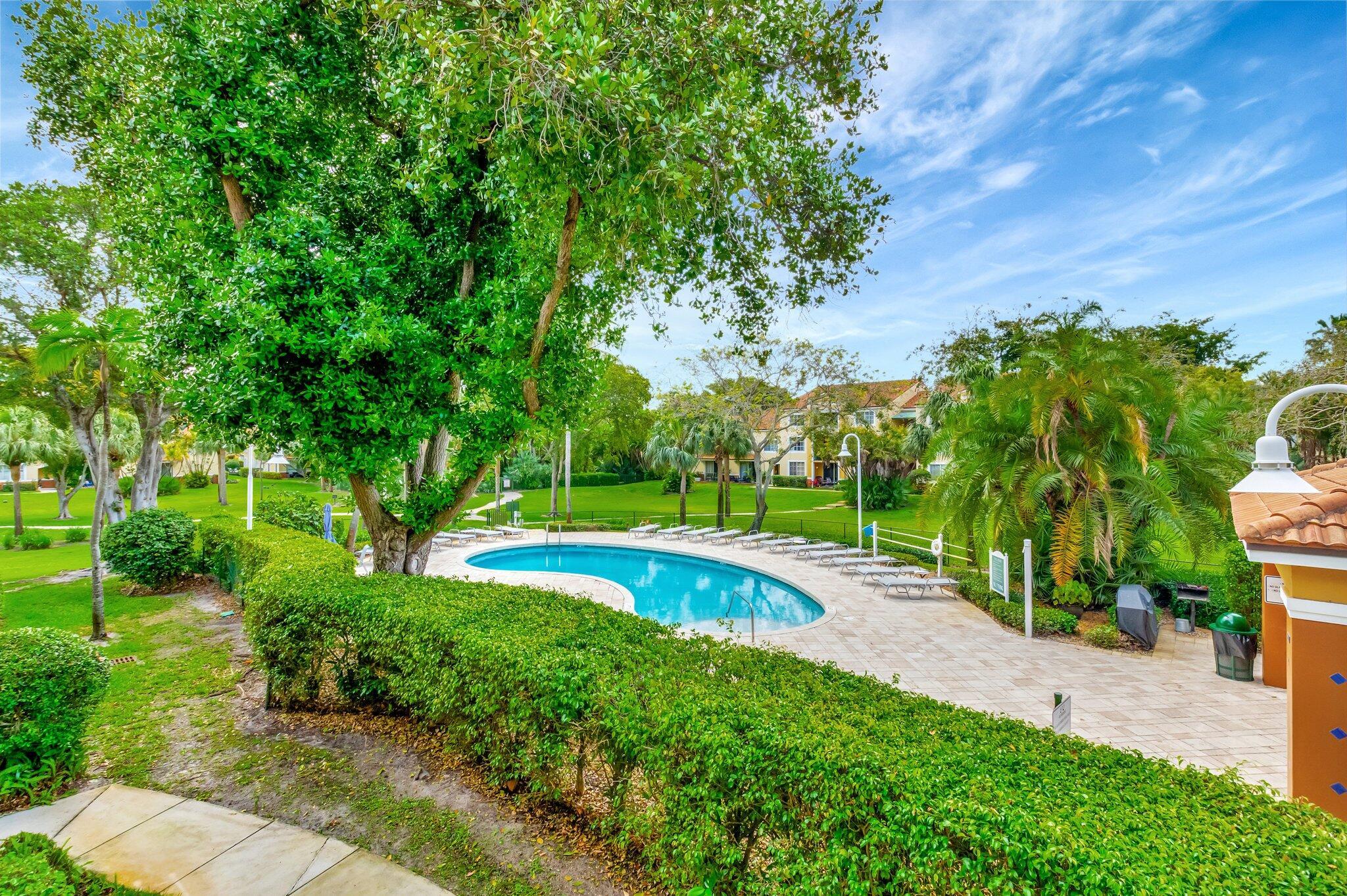 YACHT CLUB ON THE INTRACO - Residential