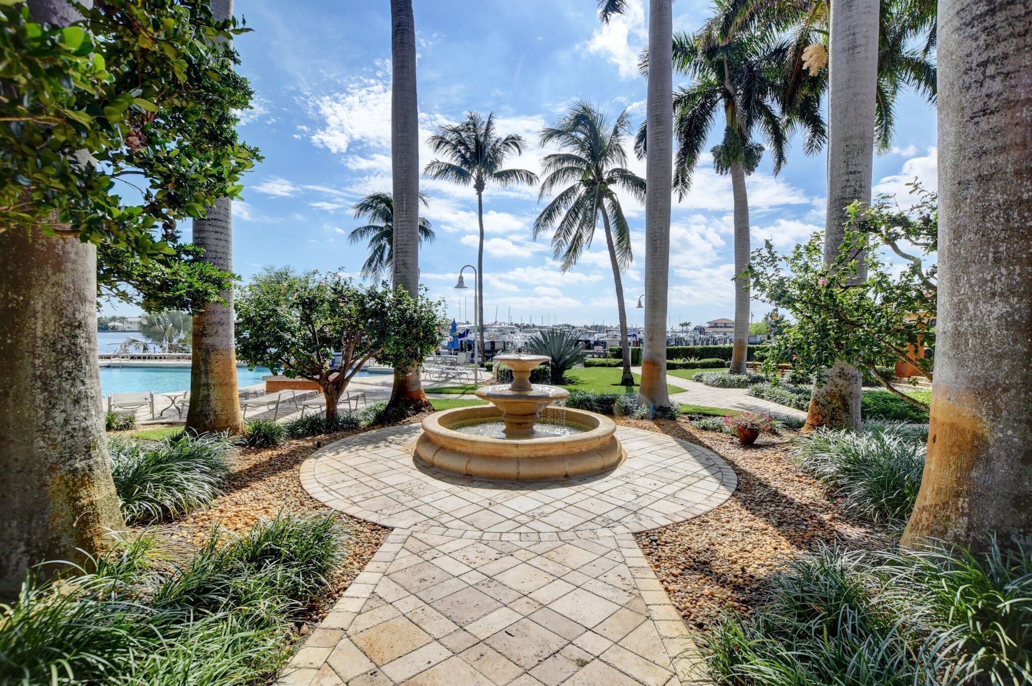 YACHT CLUB ON THE INTRACO - Residential