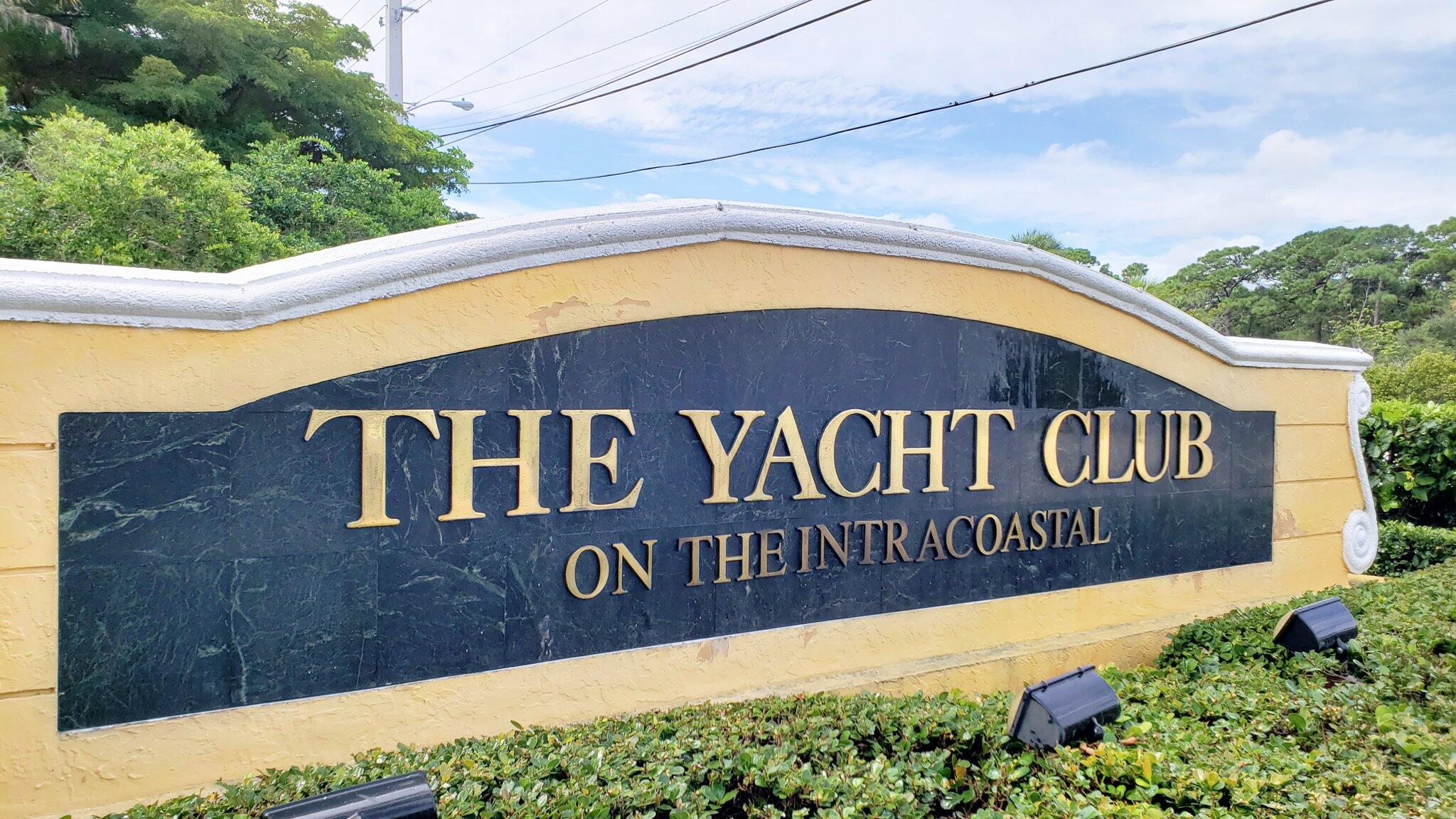 YACHT CLUB ON THE INTRACO - Residential