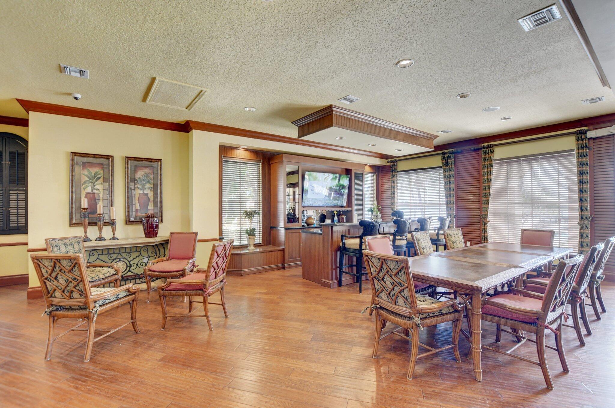 YACHT CLUB ON THE INTRACO - Residential