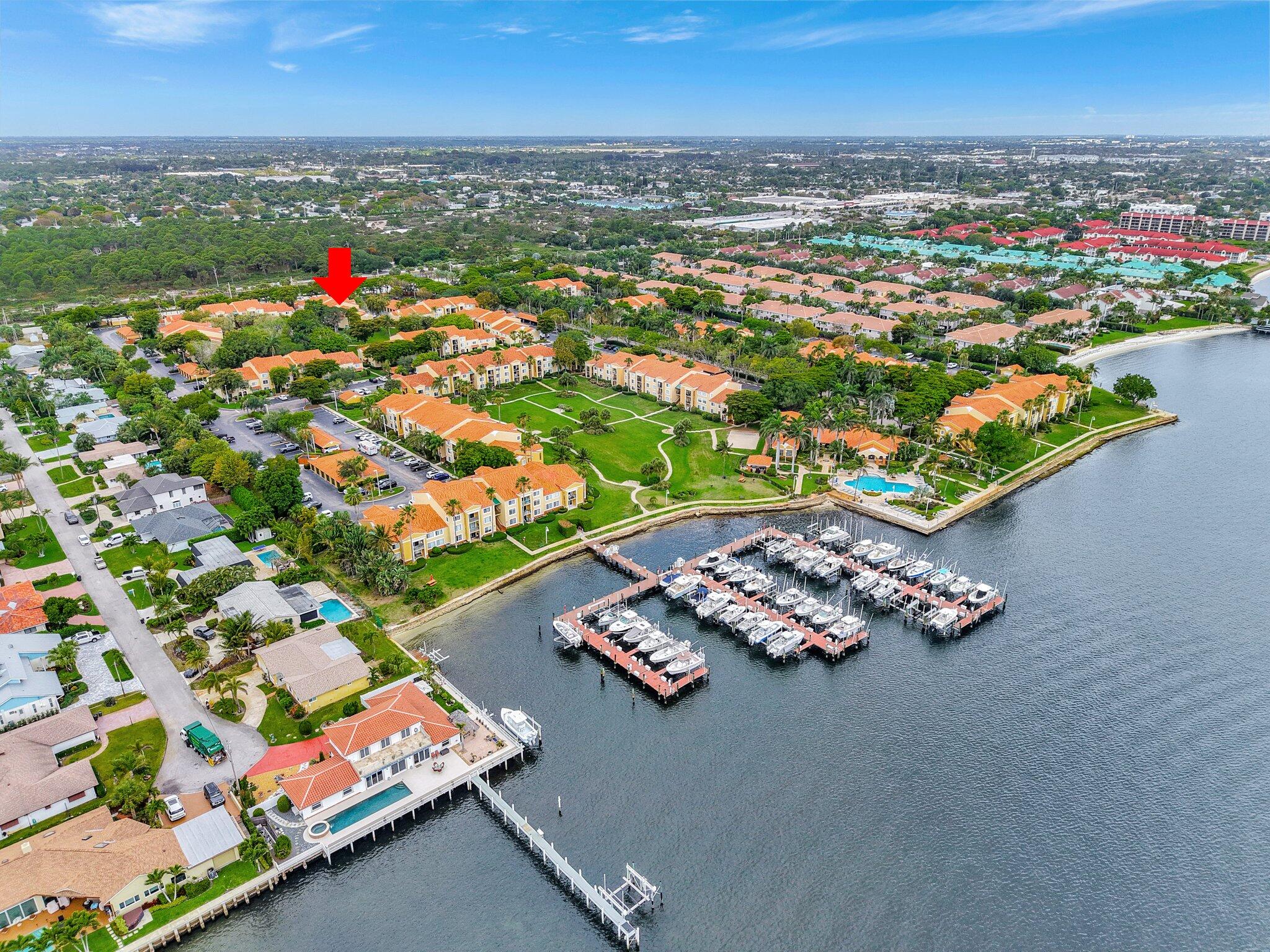 YACHT CLUB ON THE INTRACO - Residential