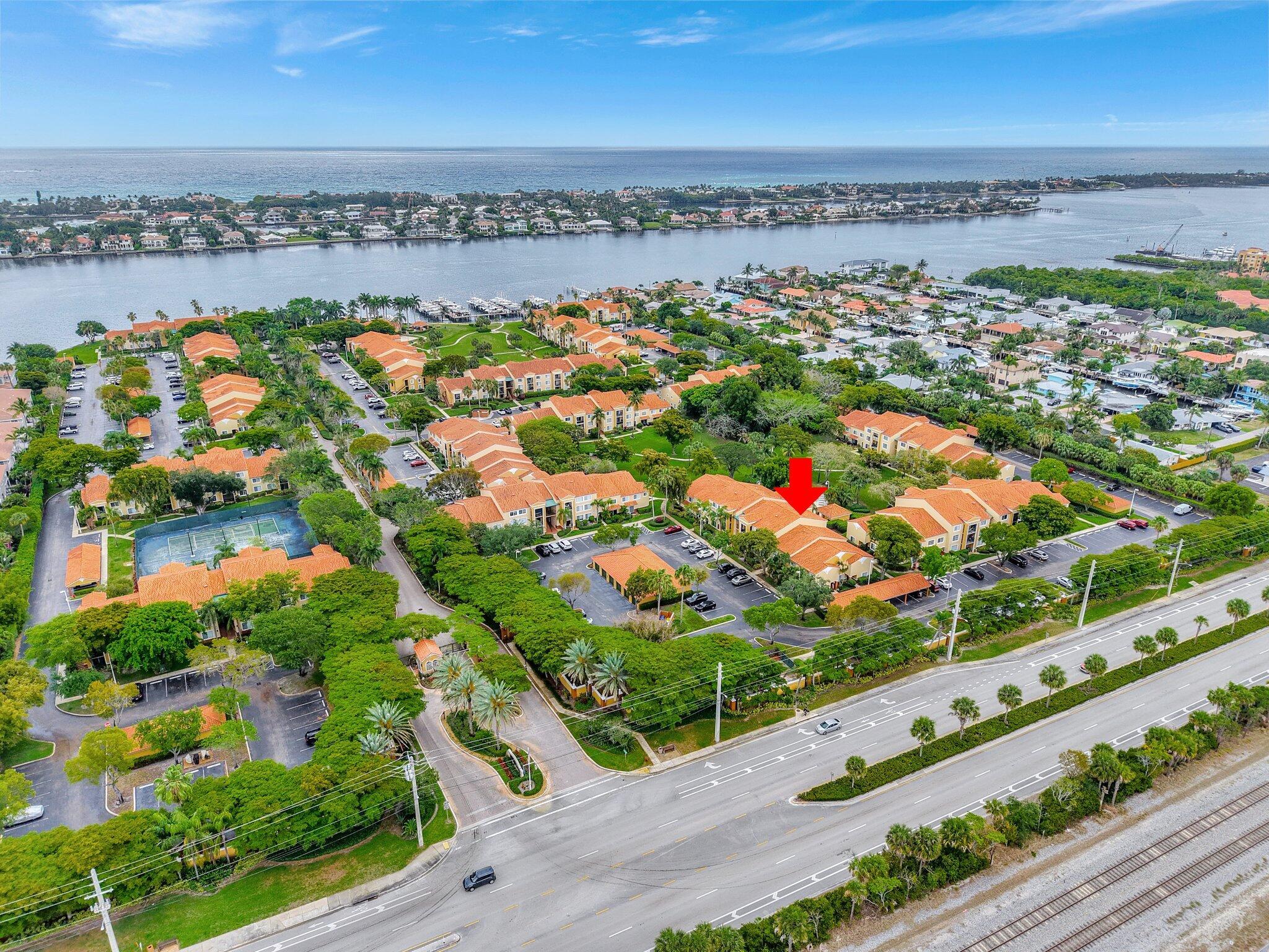 YACHT CLUB ON THE INTRACO - Residential