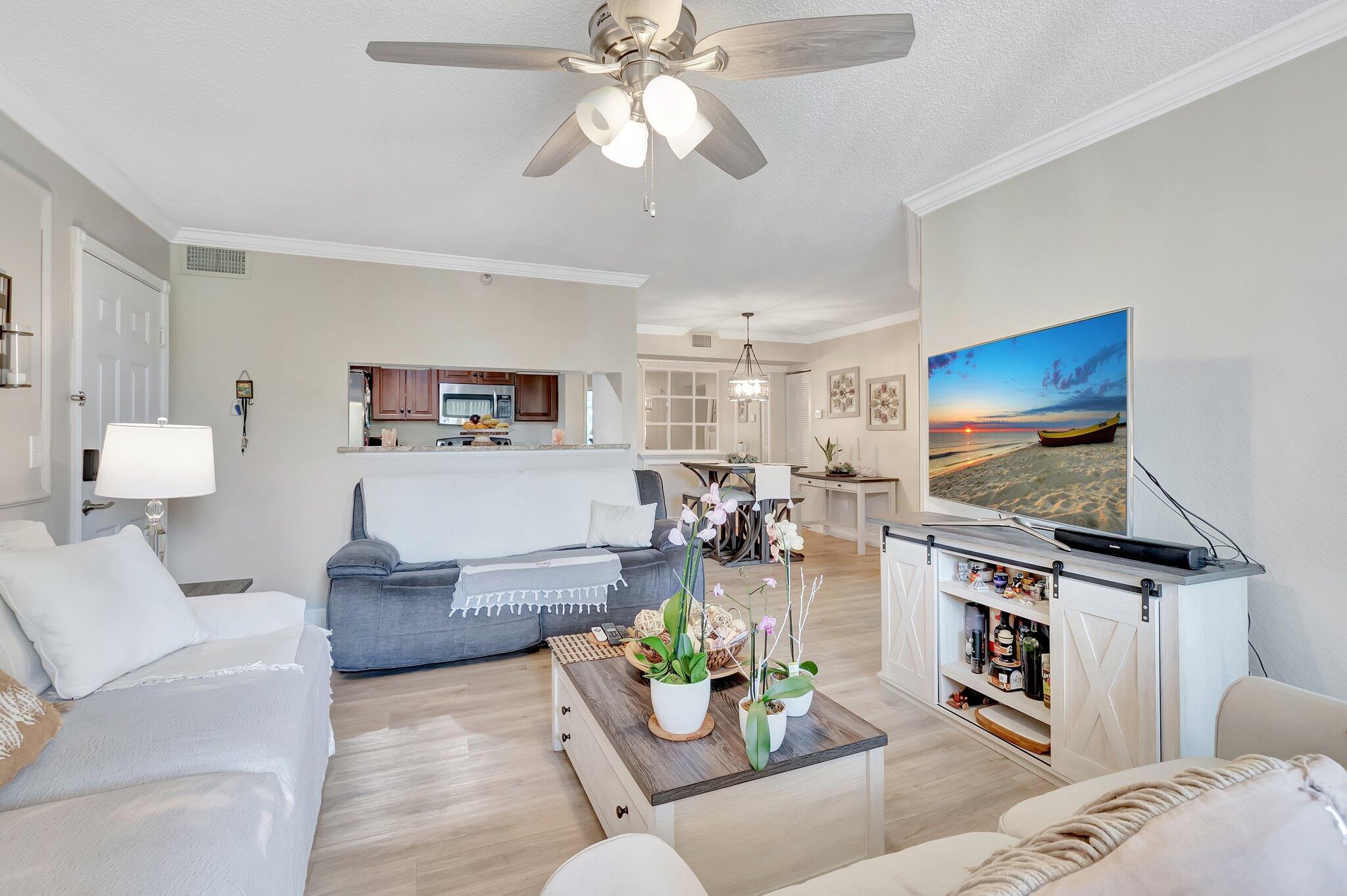 YACHT CLUB ON THE INTRACO - Residential