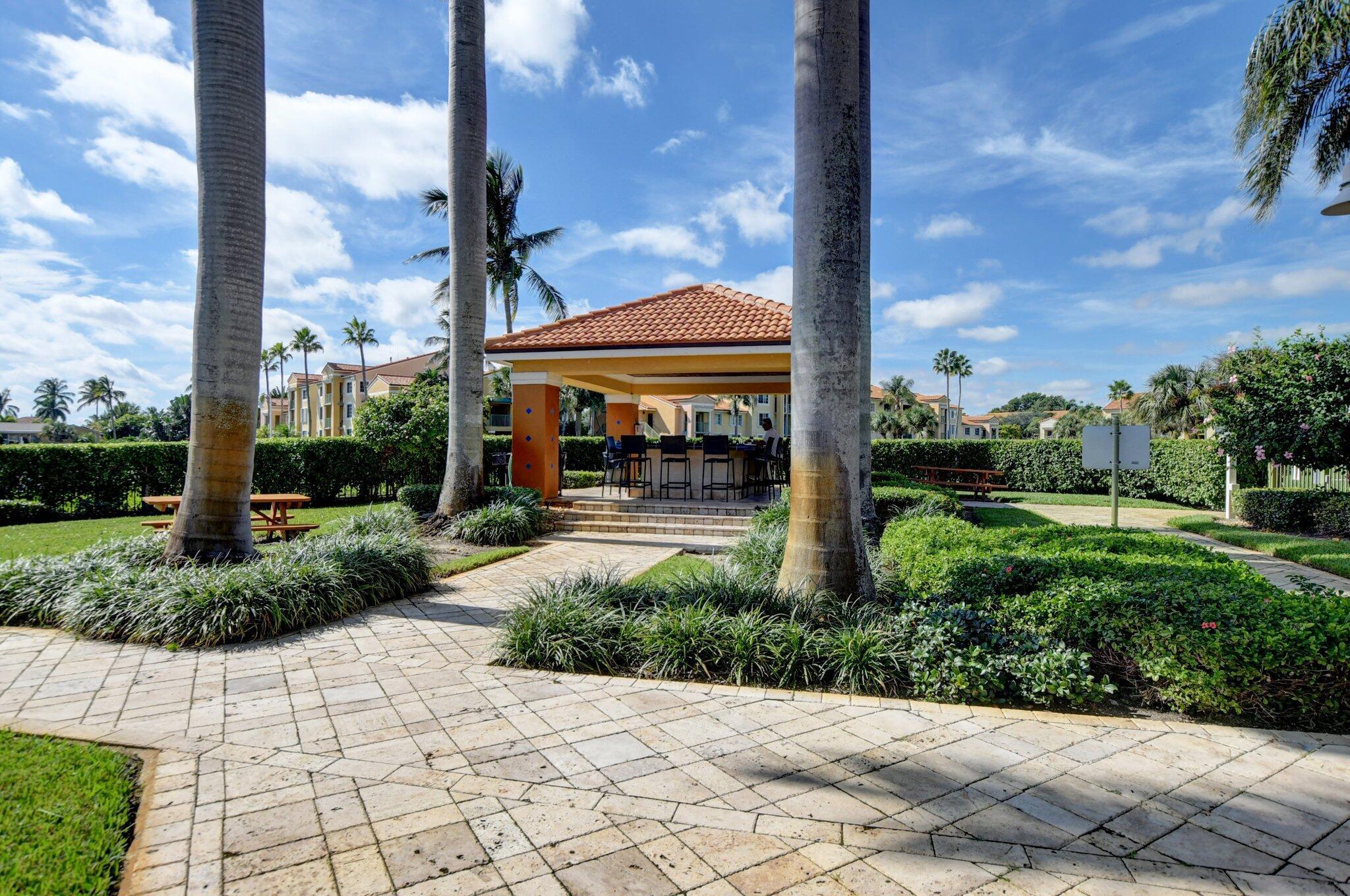 YACHT CLUB ON THE INTRACO - Residential
