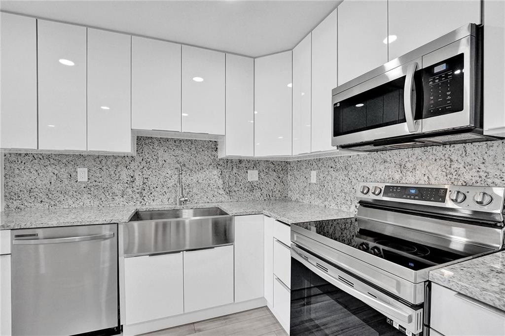 Woodcrest Manor - Residential