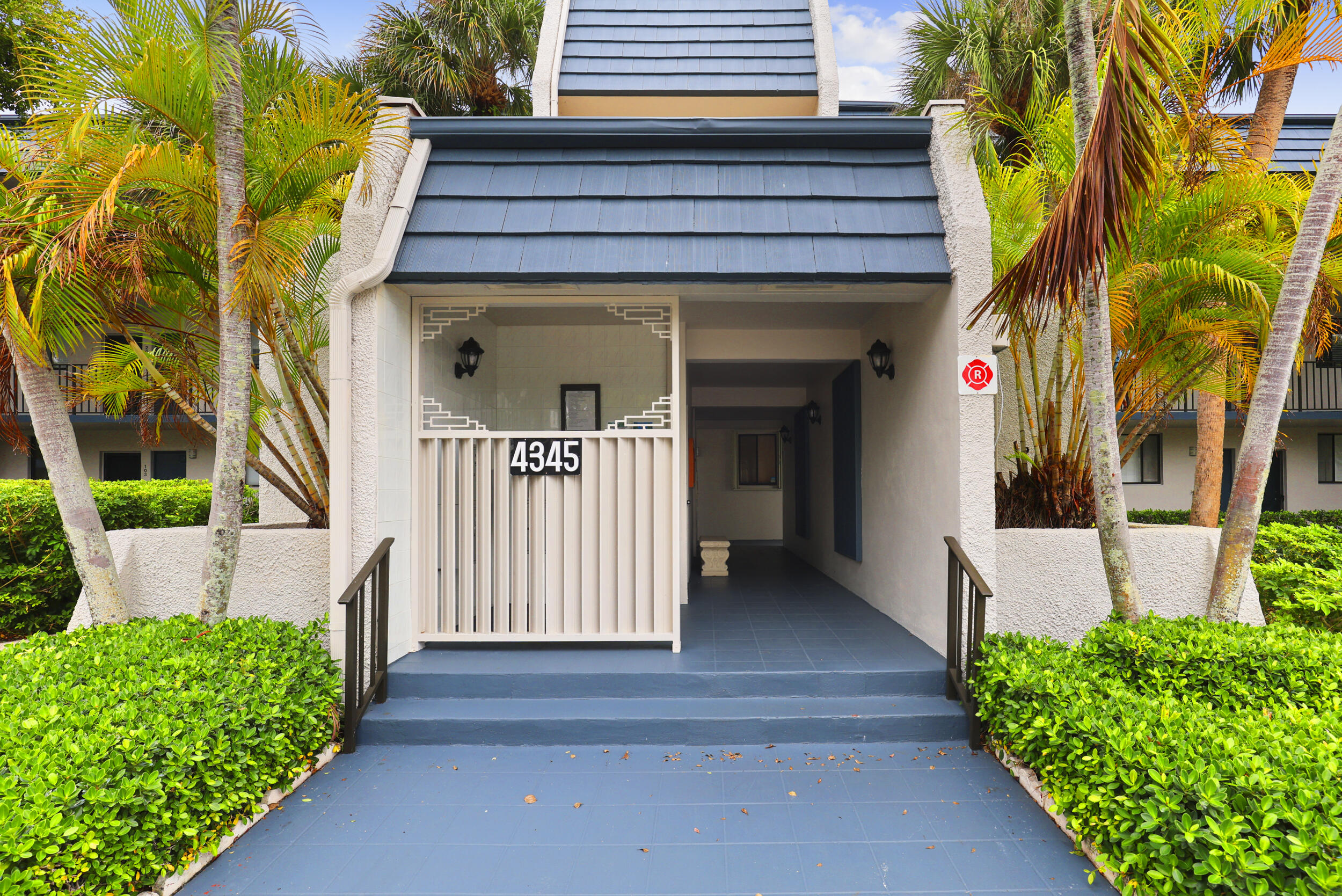 FOUNTAINS OF PALM BEACH CONDO 2 - Residential