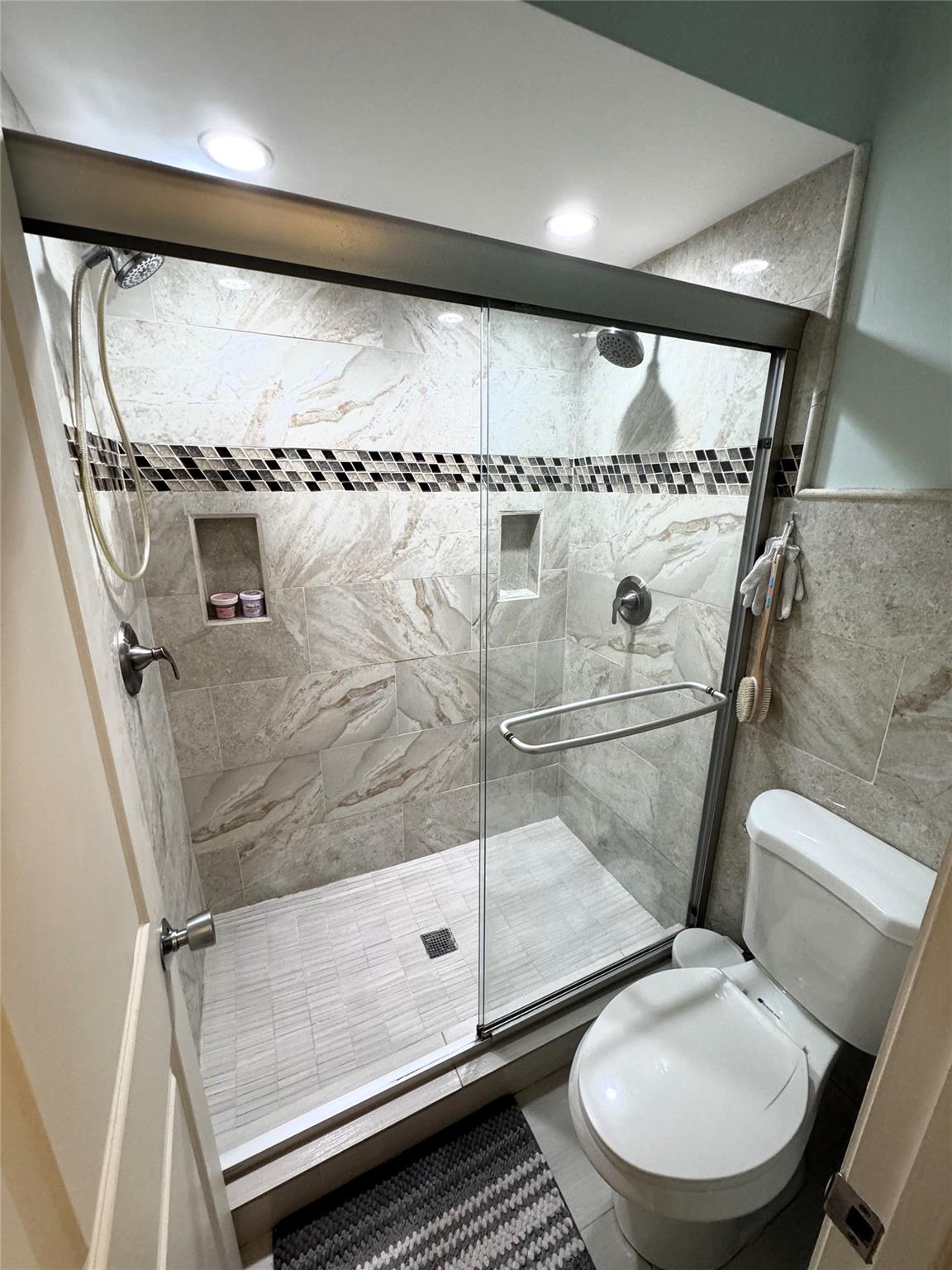 GOLDEN RAINTREE VI - Residential