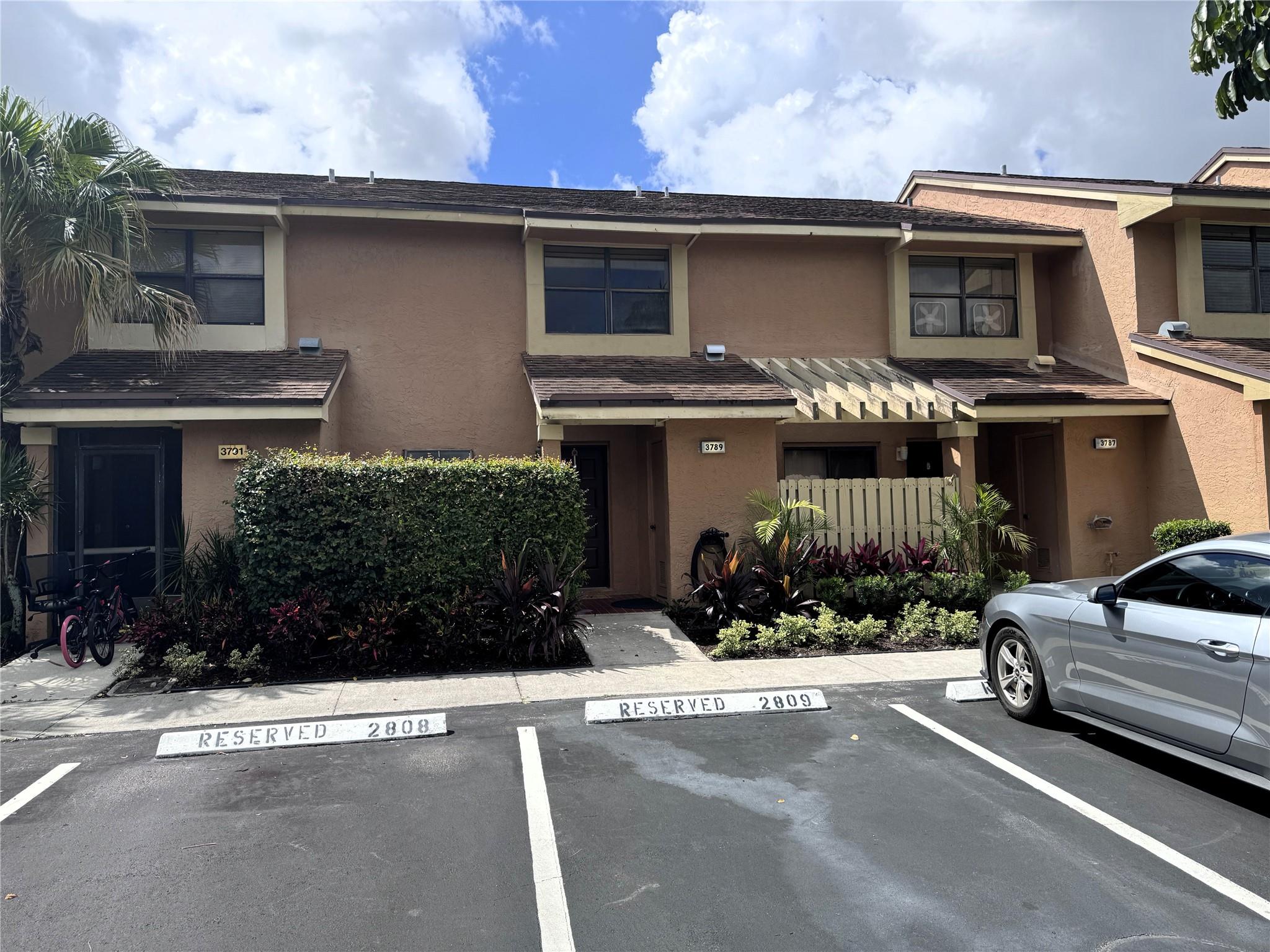 GOLDEN RAINTREE VI - Residential