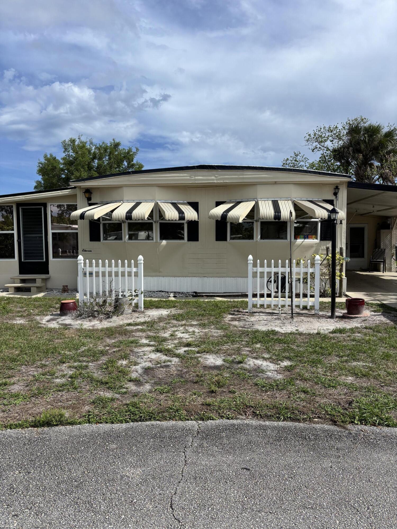 SPANISH LAKES - Residential