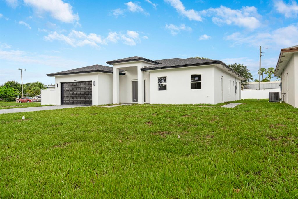 Photo of 4641 Northview Drive, Jupiter, FL 33458 (MLS # R11096491)