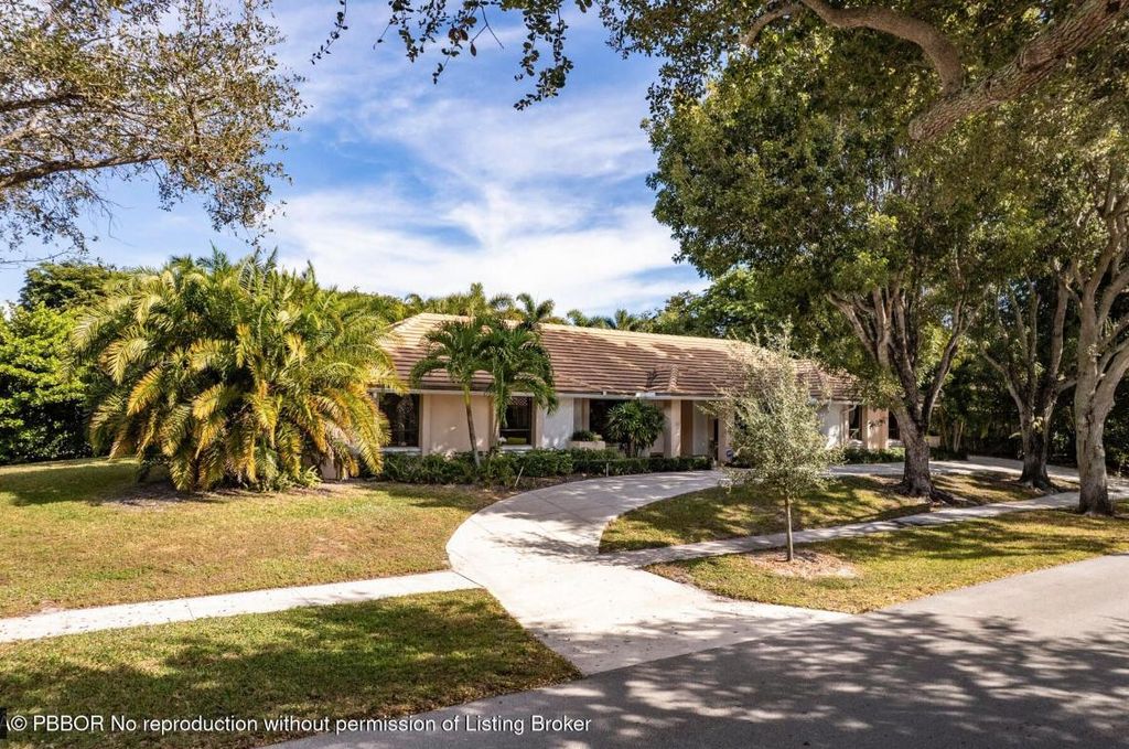 Photo of 2812 Embassy Drive, West Palm Beach, FL 33401 (MLS # R11154034)