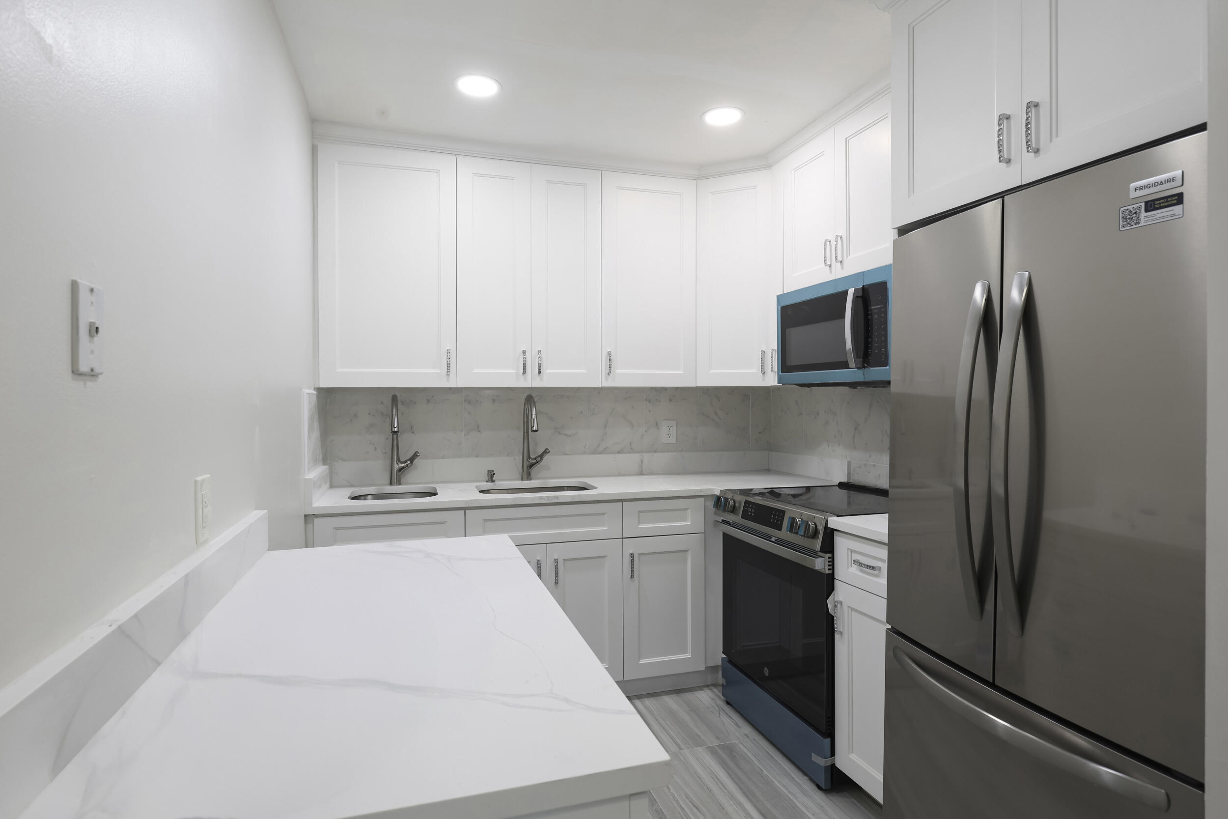 HASTINGS CONDOS - Residential