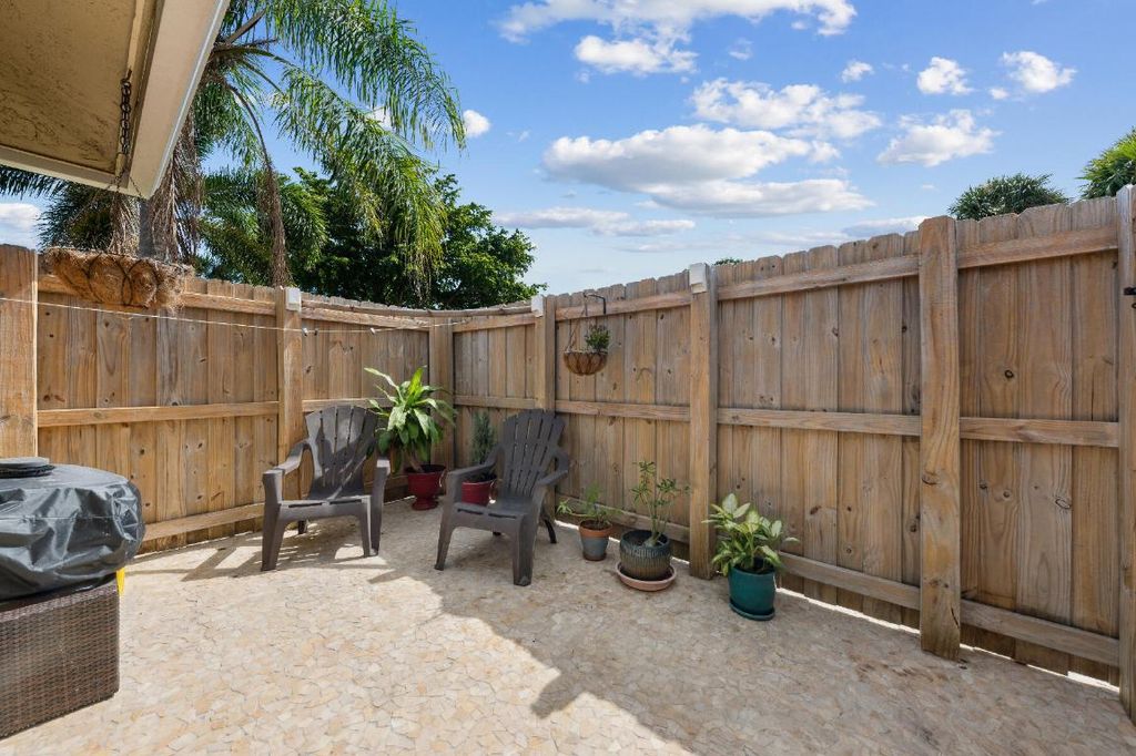 Photo of 227 SE 1st Circle #9b, Boynton Beach, FL 33435 (MLS # R11067921)