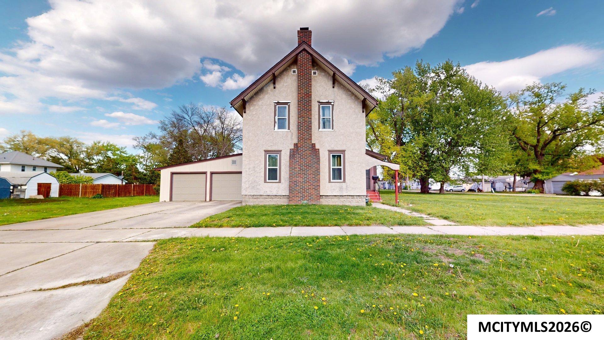 Photo 1 of 18 — 1523 N Monroe, MASON CITY, IA 50401