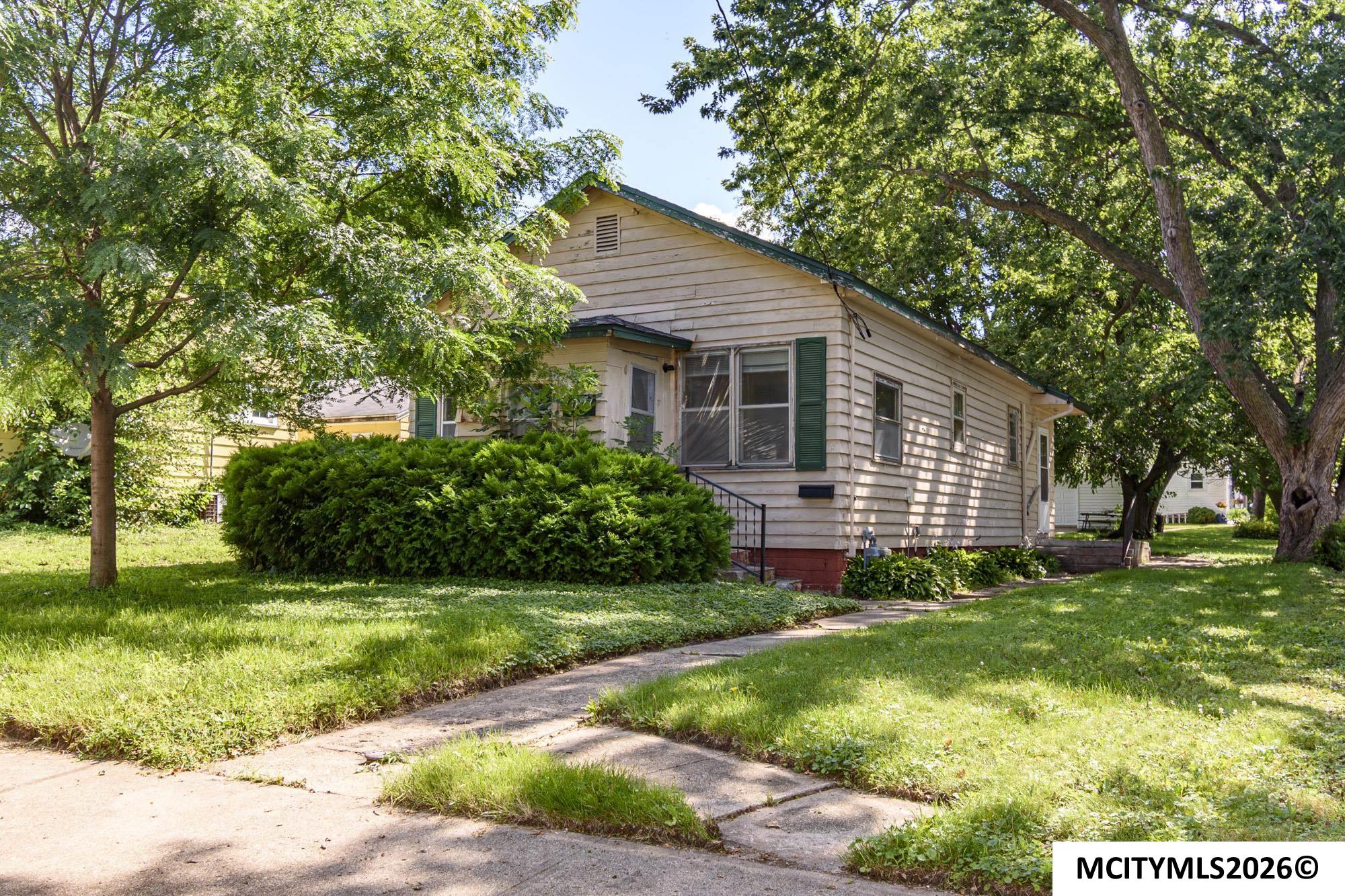 Photo 1 of 15 — 1021 N Tyler, MASON CITY, IA 50401