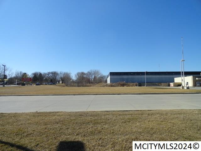 Photo 1 of 3 — 1960 S Federal, MASON CITY, IA 50401