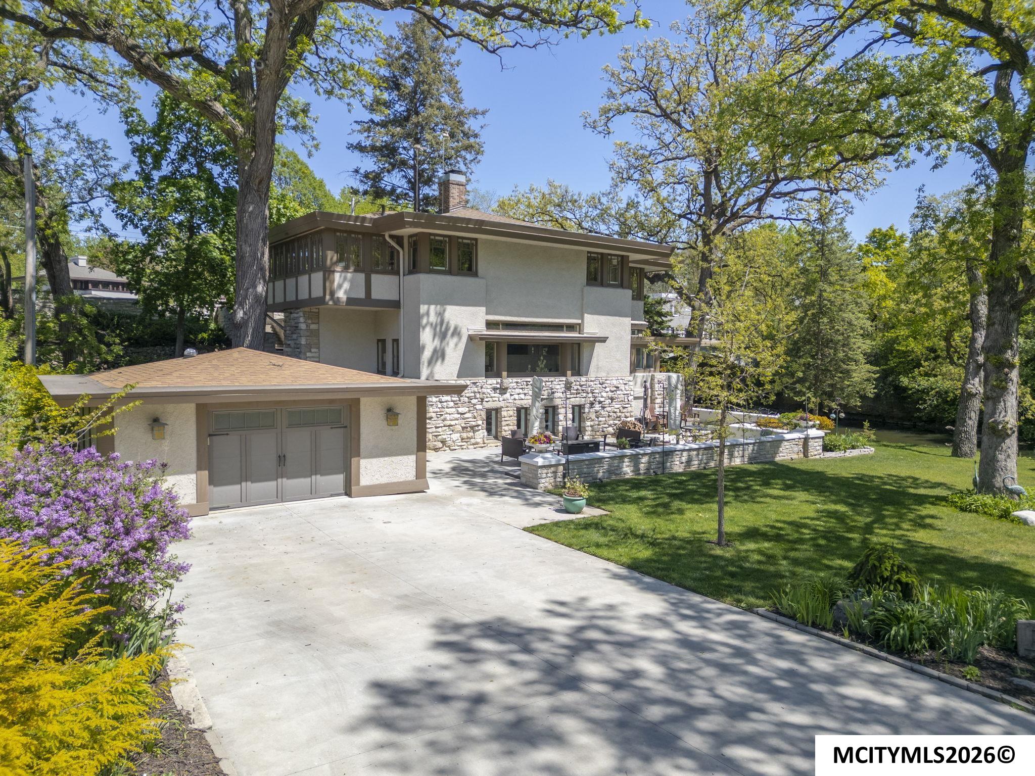 Photo 1 of 50 — 525 E State, MASON CITY, IA 50401