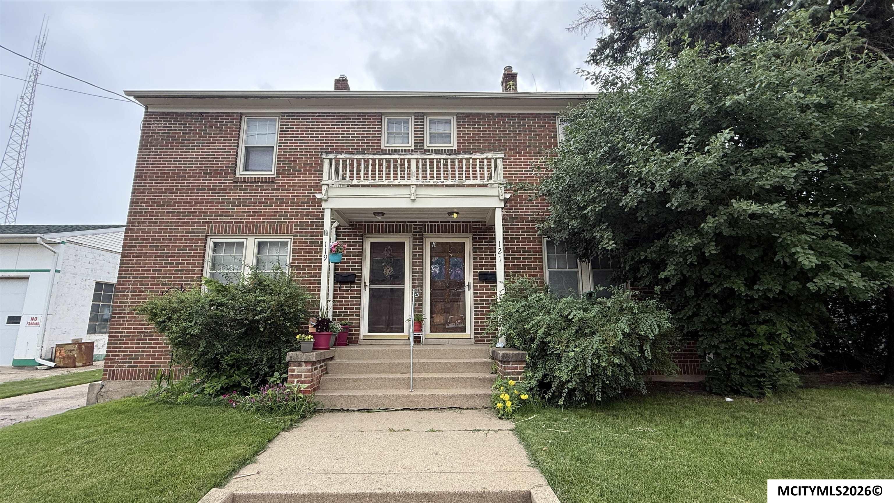 Photo 1 of 15 — 119 S Pennsylvania Ave, MASON CITY, IA 50401