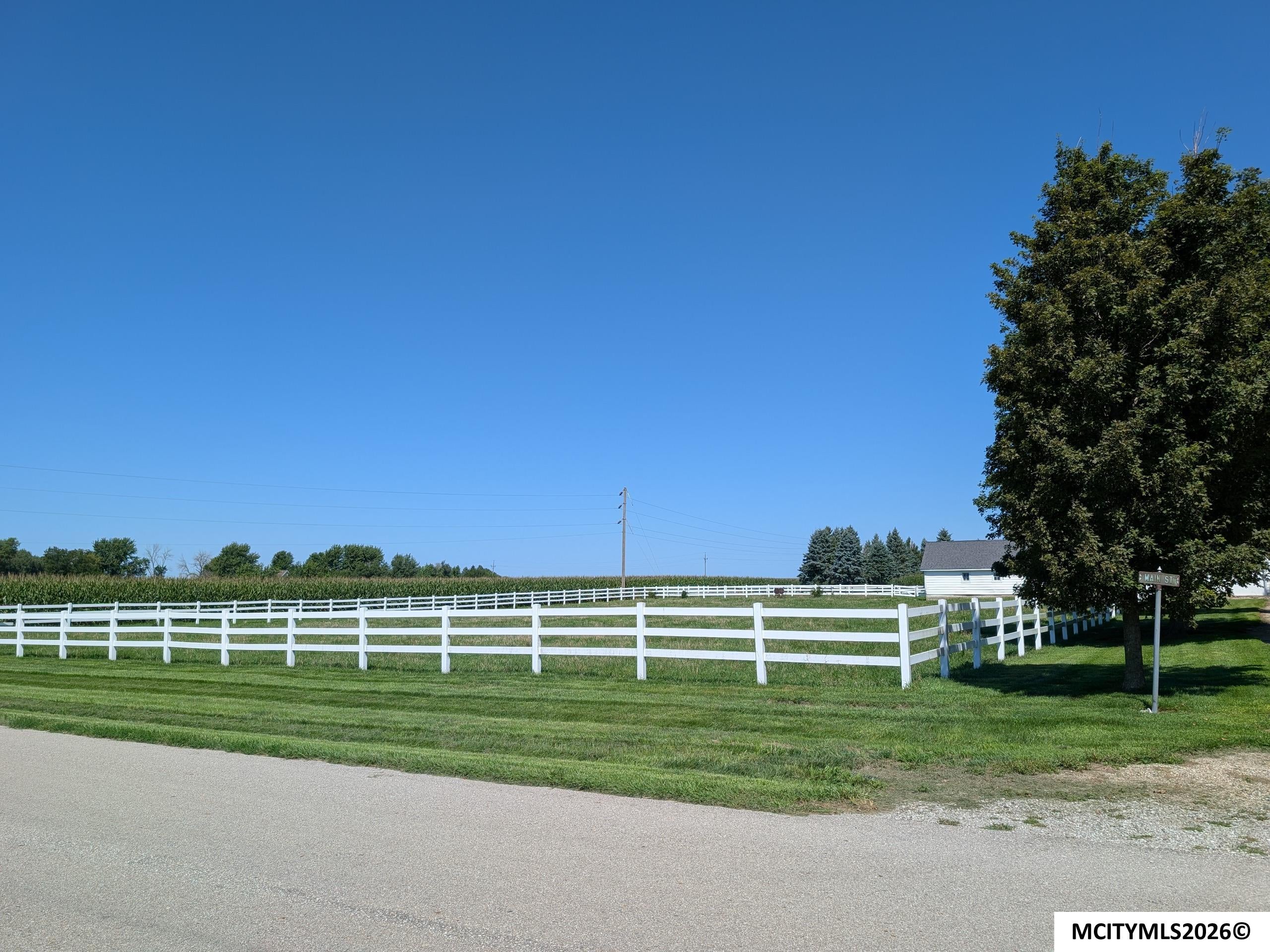 1107 Main - Photo 3
